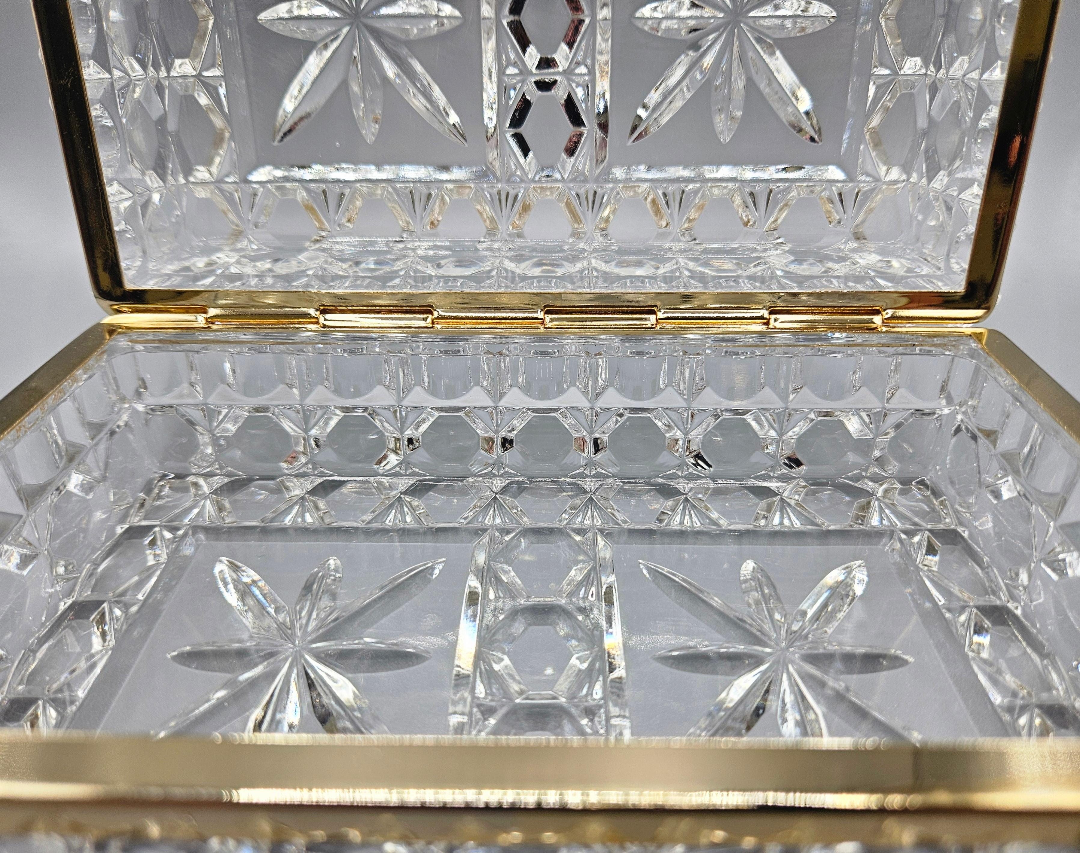 Baccarat-Style Cut Lead Crystal Jewelry / Trinket Box, France, c. 1950 For Sale 7