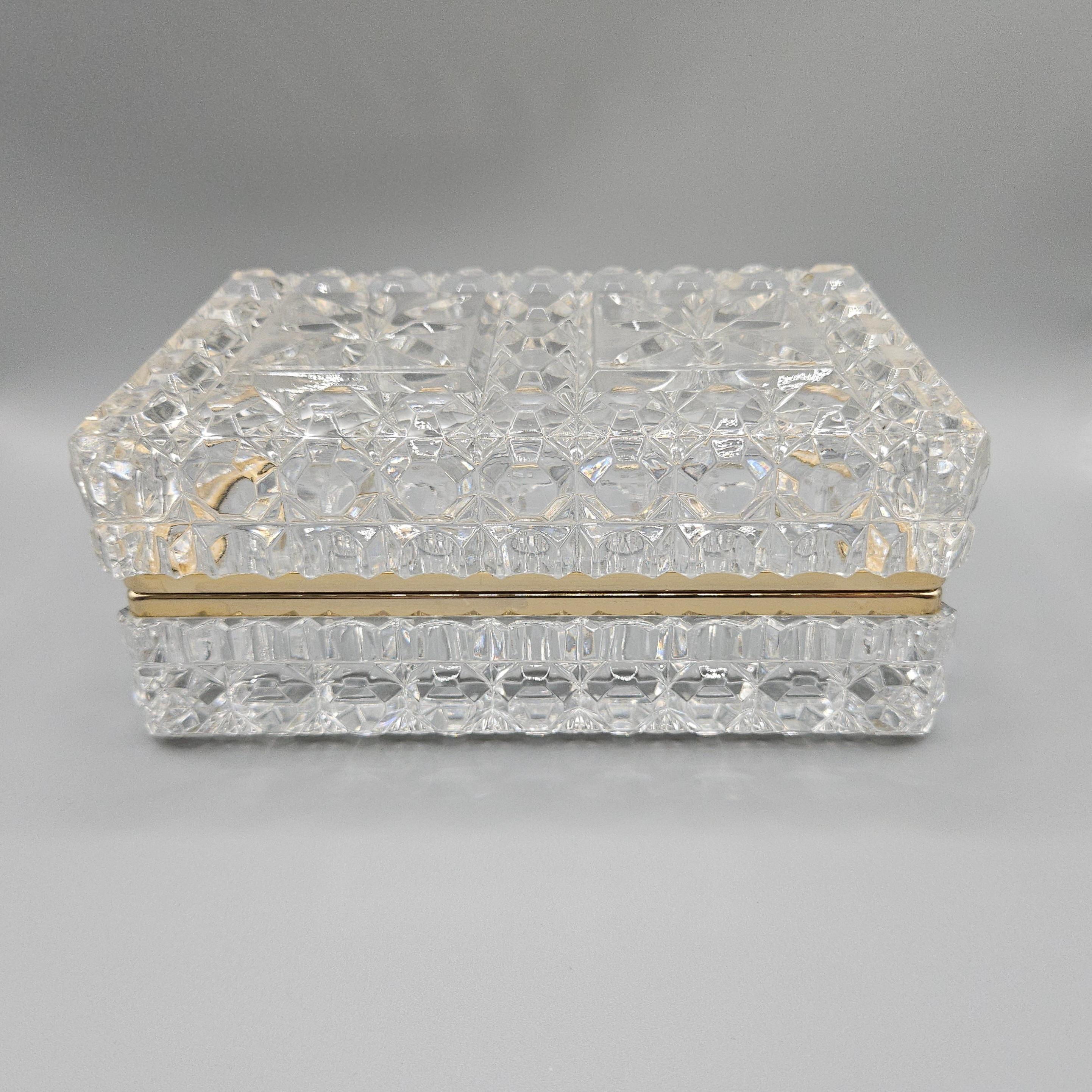 Baccarat-Style Cut Lead Crystal Jewelry / Trinket Box, France, c. 1950 For Sale 9