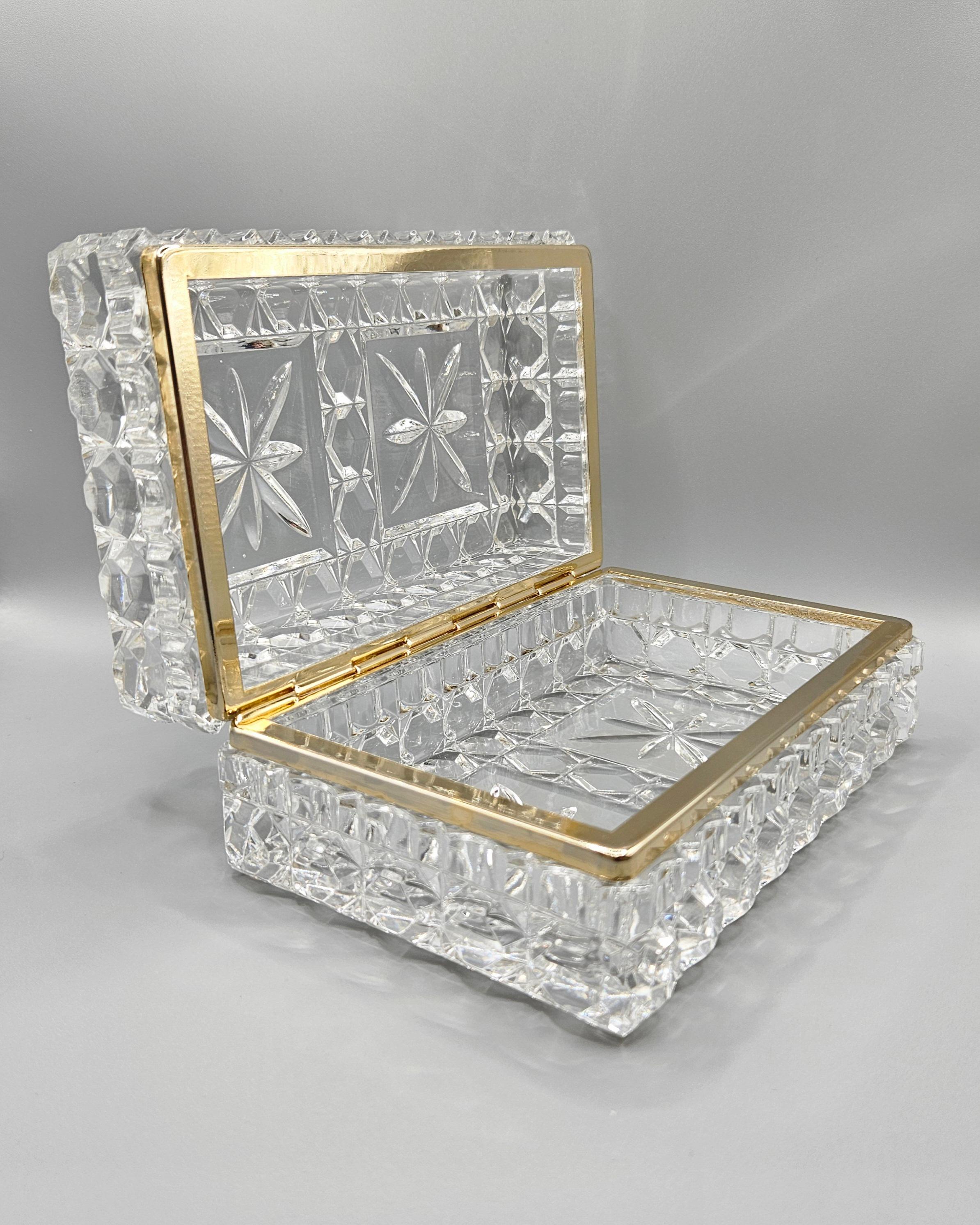 Hollywood Regency Baccarat-Style Cut Lead Crystal Jewelry / Trinket Box, France, c. 1950 For Sale