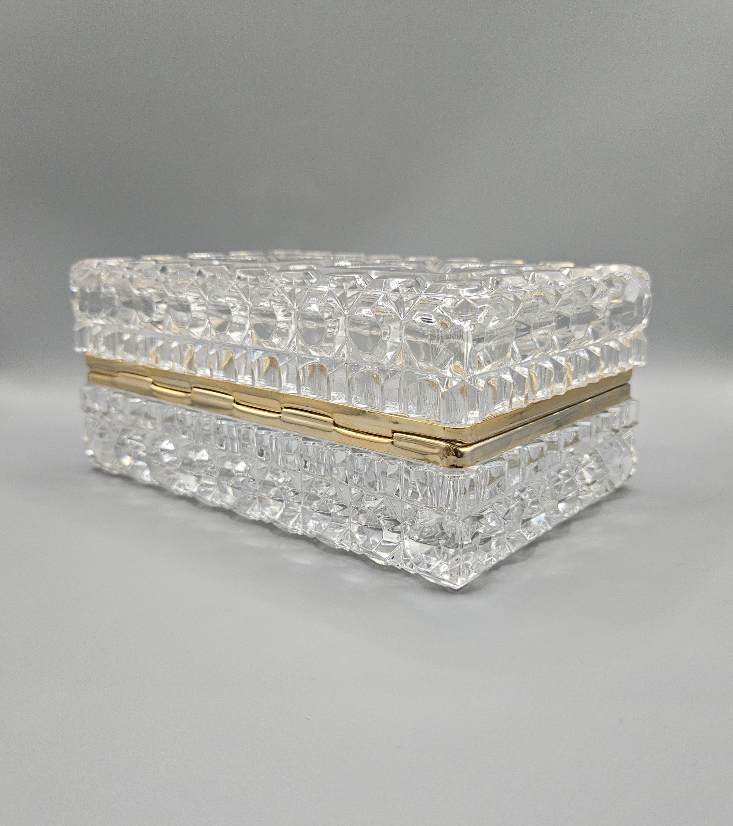 Baccarat-Style Cut Lead Crystal Jewelry / Trinket Box, France, c. 1950 In Good Condition For Sale In London, GB