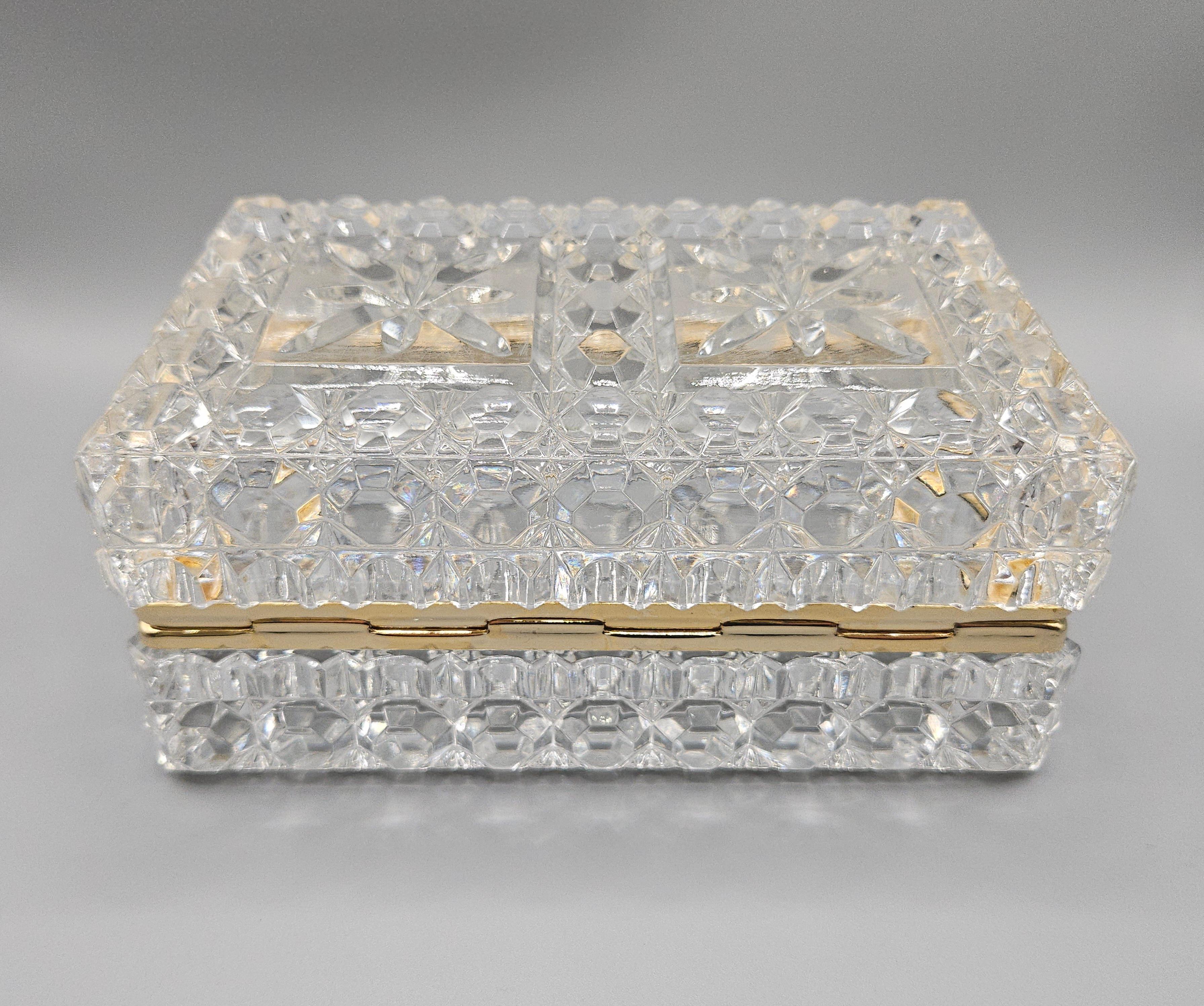 Baccarat-Style Cut Lead Crystal Jewelry / Trinket Box, France, c. 1950 For Sale 1