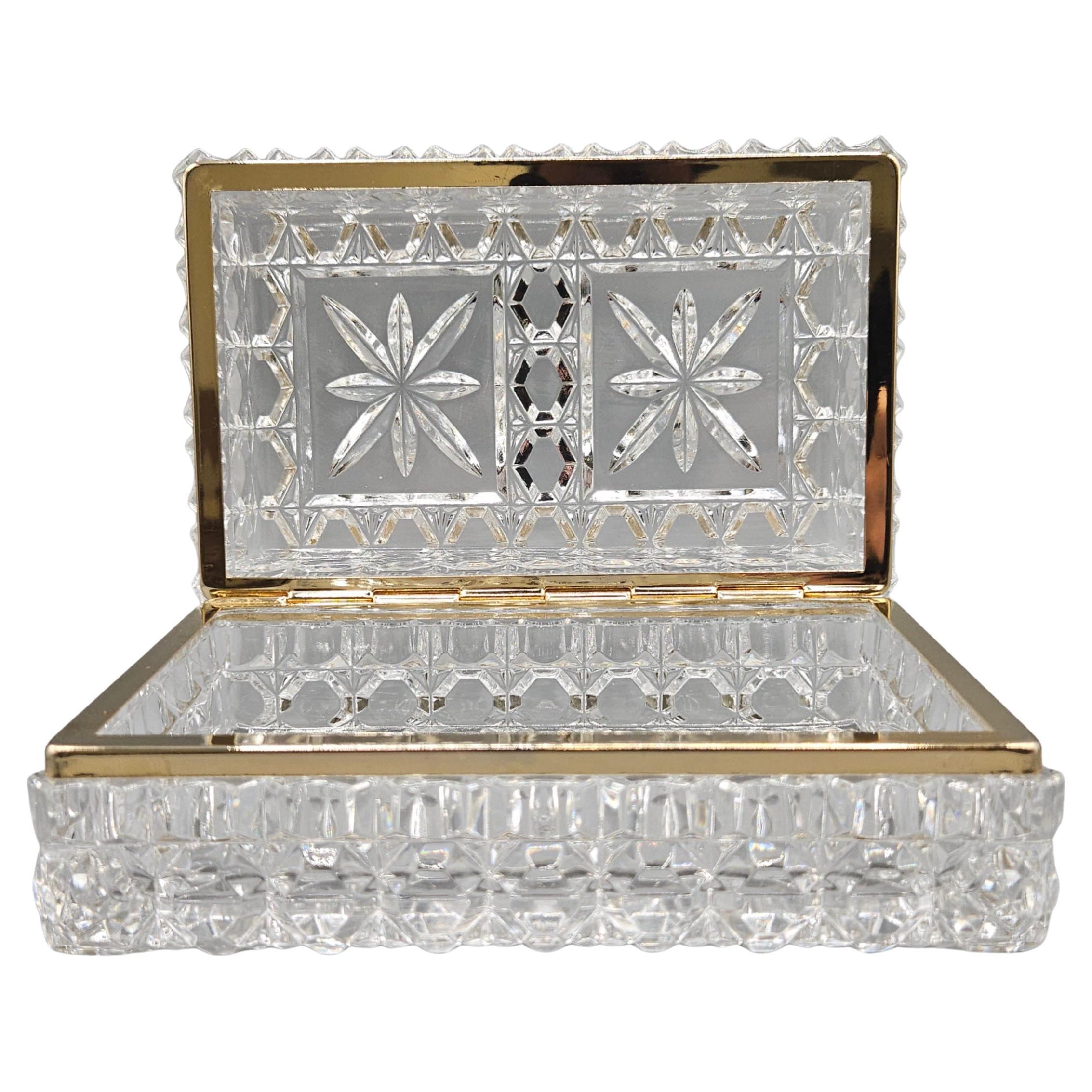 A very attractive Hollywood Regency cut lead crystal casket or jewelry box made in France in c. 1950 in the style of Baccarat the distinguished French glass maker. 

The jewellery box consists of two identical sections of intricately cut lead