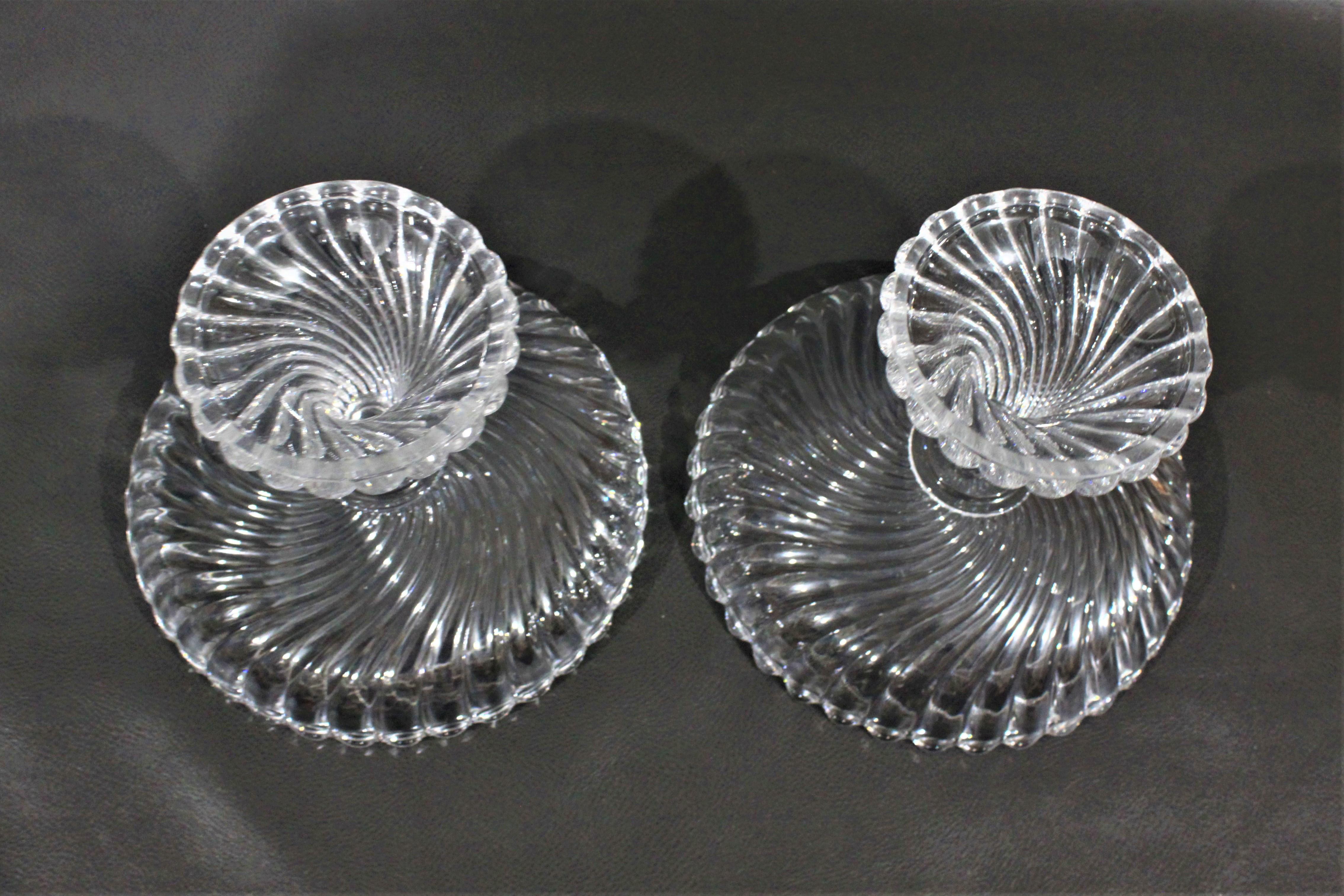 Baccarat Swirled Crystal Pedestal Serving Stand Set In Good Condition For Sale In Hamilton, Ontario