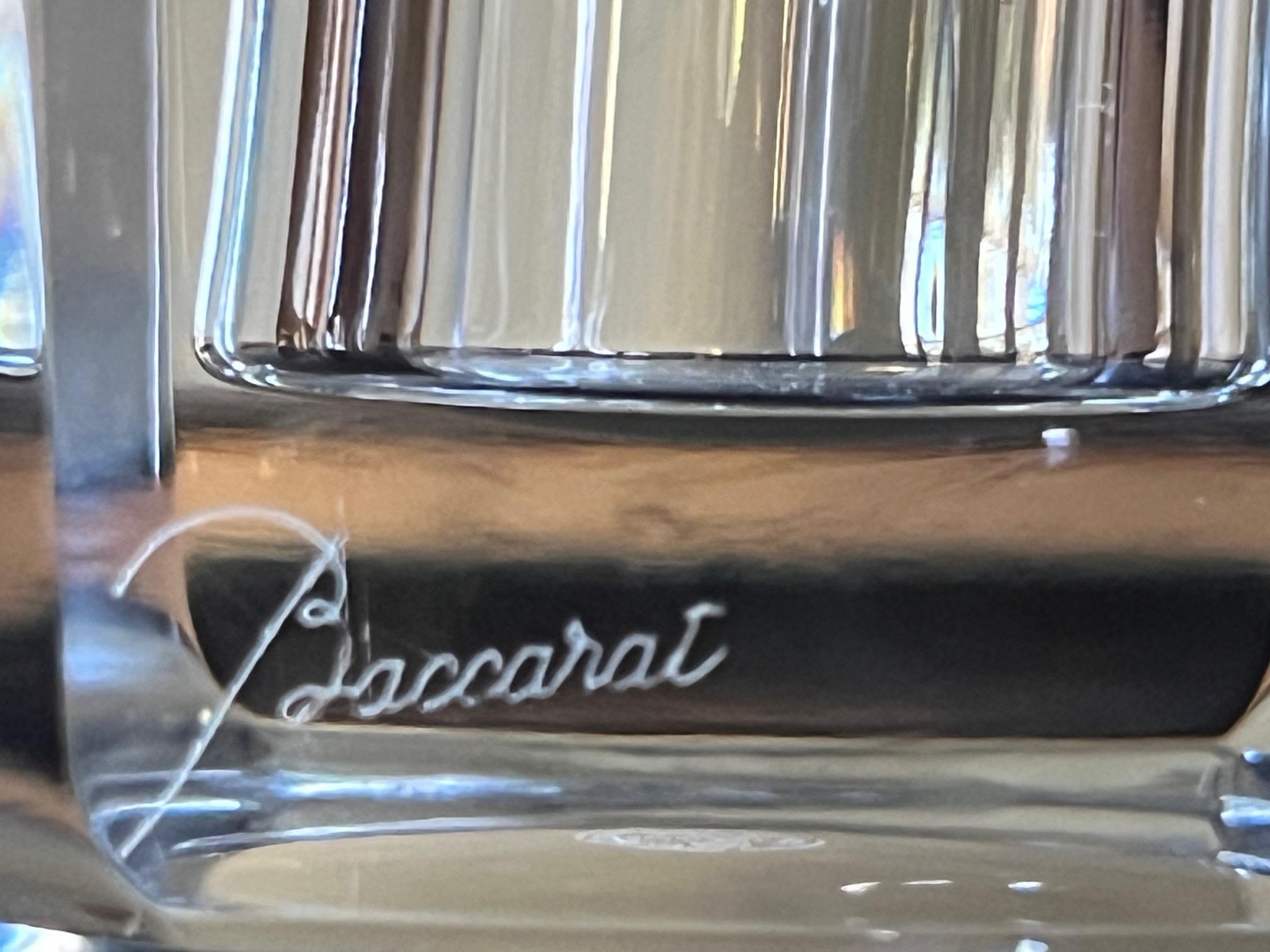Francese Vaso di cristallo conico e spesso di Baccarat, edizione limitata, anni '80 ca. in vendita