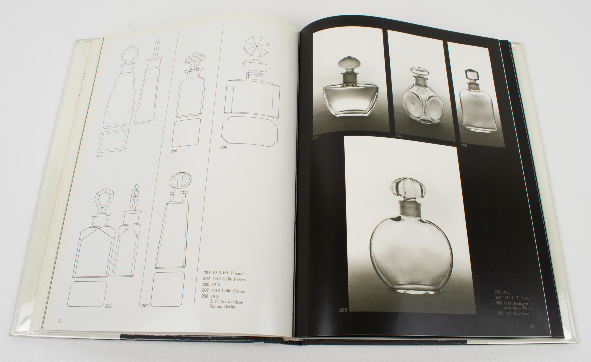 Français Baccarat, Les bouteilles de parfum, livre français de la Cristallerie de Baccarat, 1986 en vente