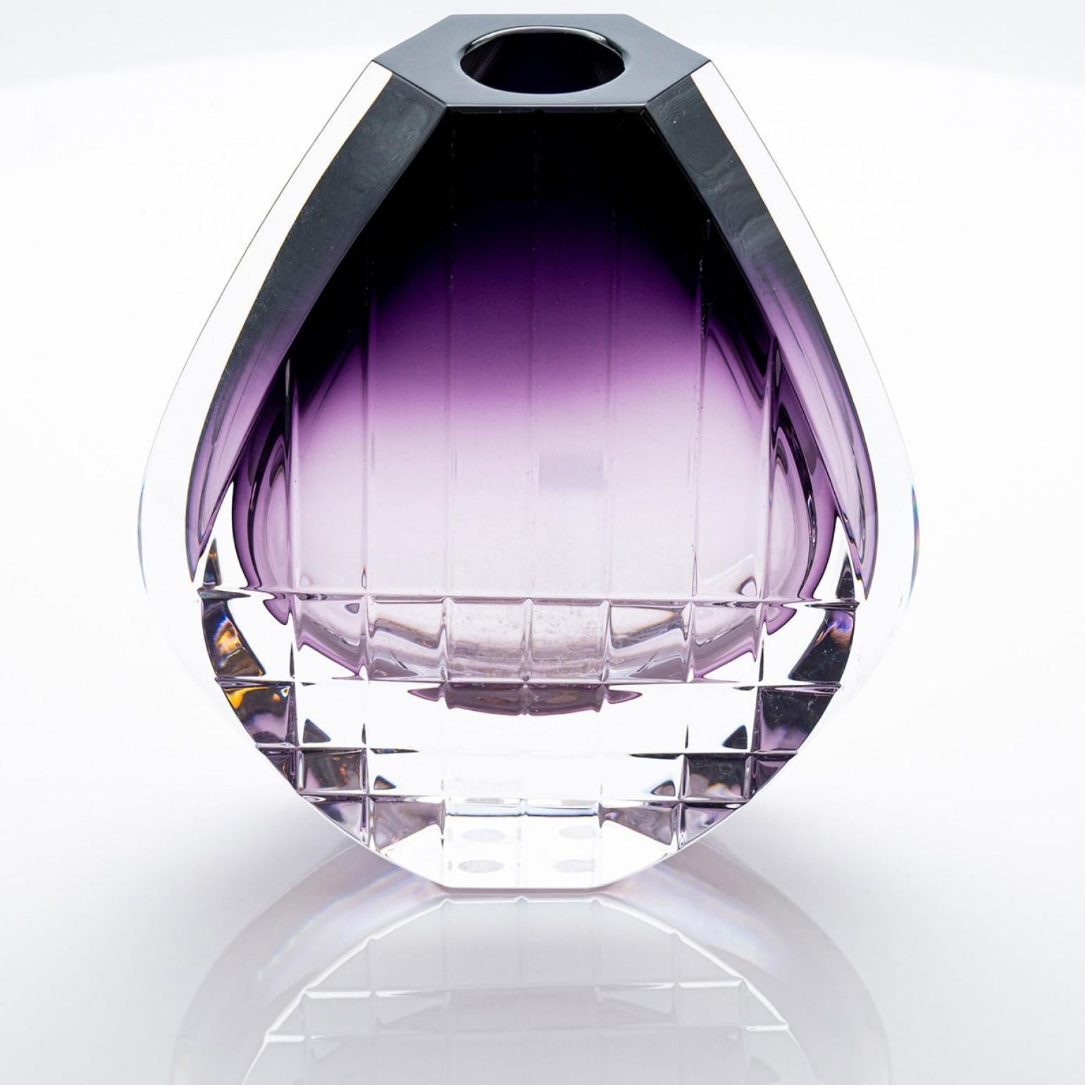 Baccarat Thomas Bastide Geometric Vase Violet Clear Crystal Glass, France In condizioni buone in vendita a Rijssen, NL