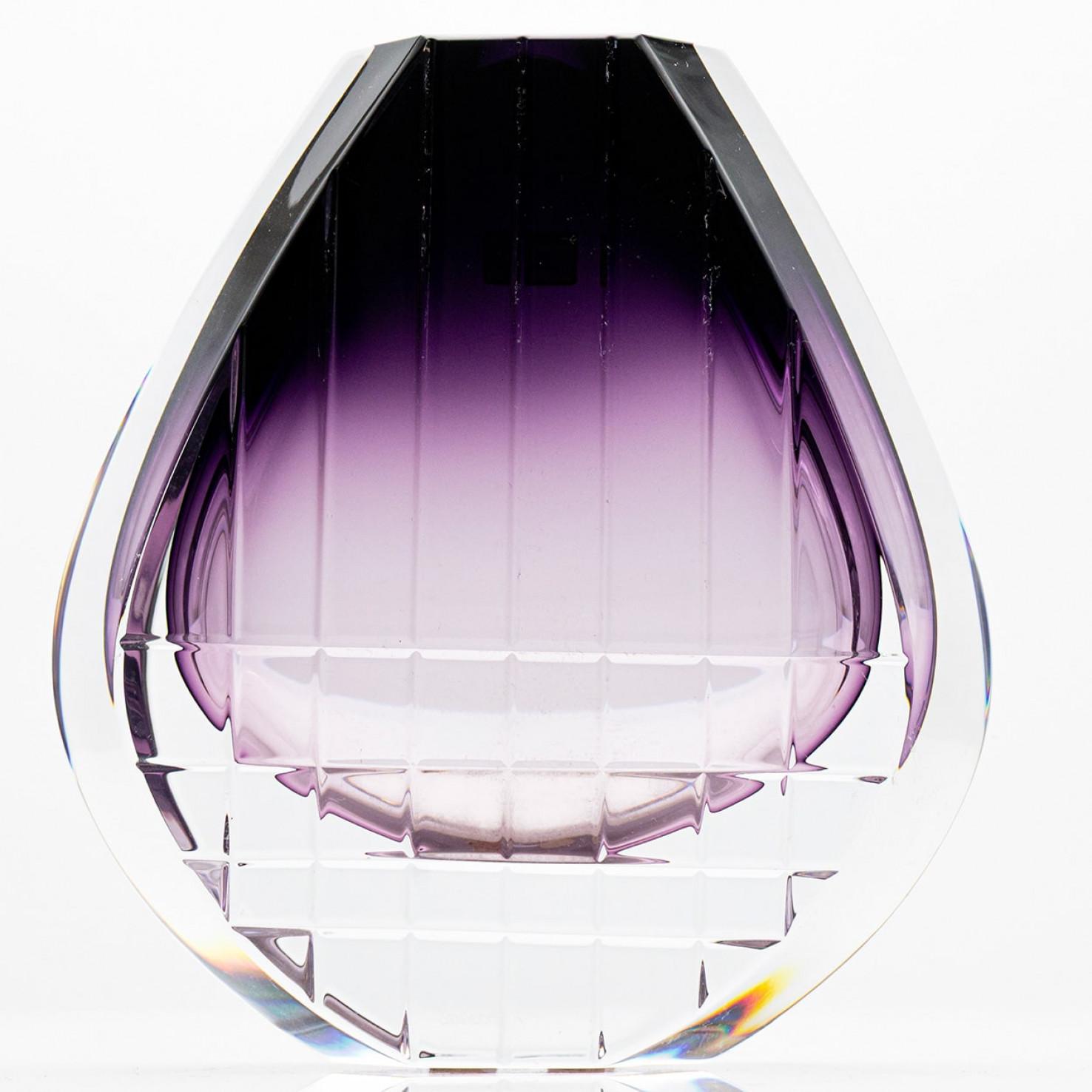 Fine XX secolo Baccarat Thomas Bastide Geometric Vase Violet Clear Crystal Glass, France in vendita