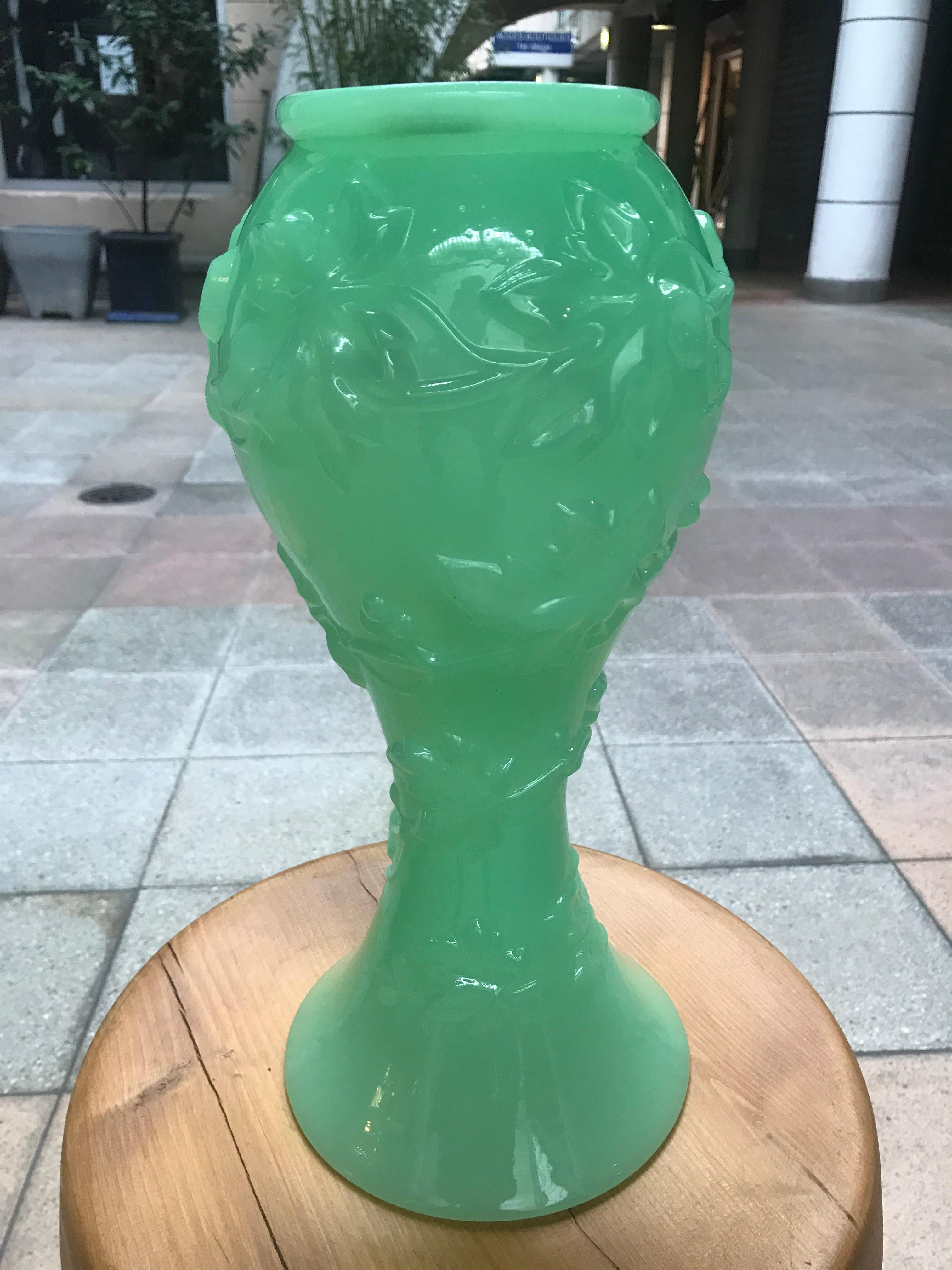 Baccarat Vase Moulded with Spiral Garland, in Opaline Ouraline 1