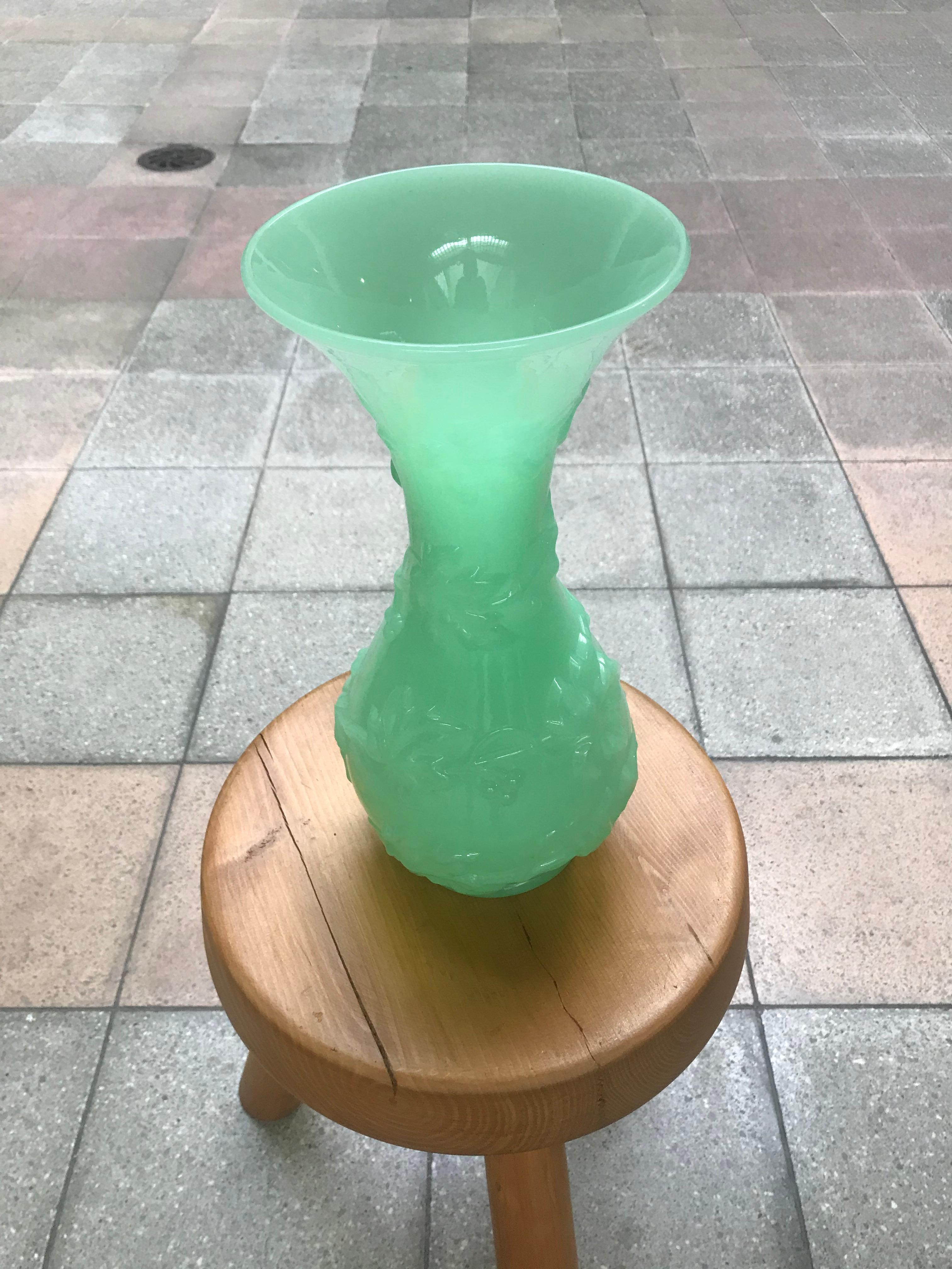 Baccarat
Vase moulded with spiral garland, in opaline ouraline.
Measures: Height 35 x diameter 16.5 cms
circa 1865
Reference: catalogue 1865 vases de fantaisie.
1700 Euros.