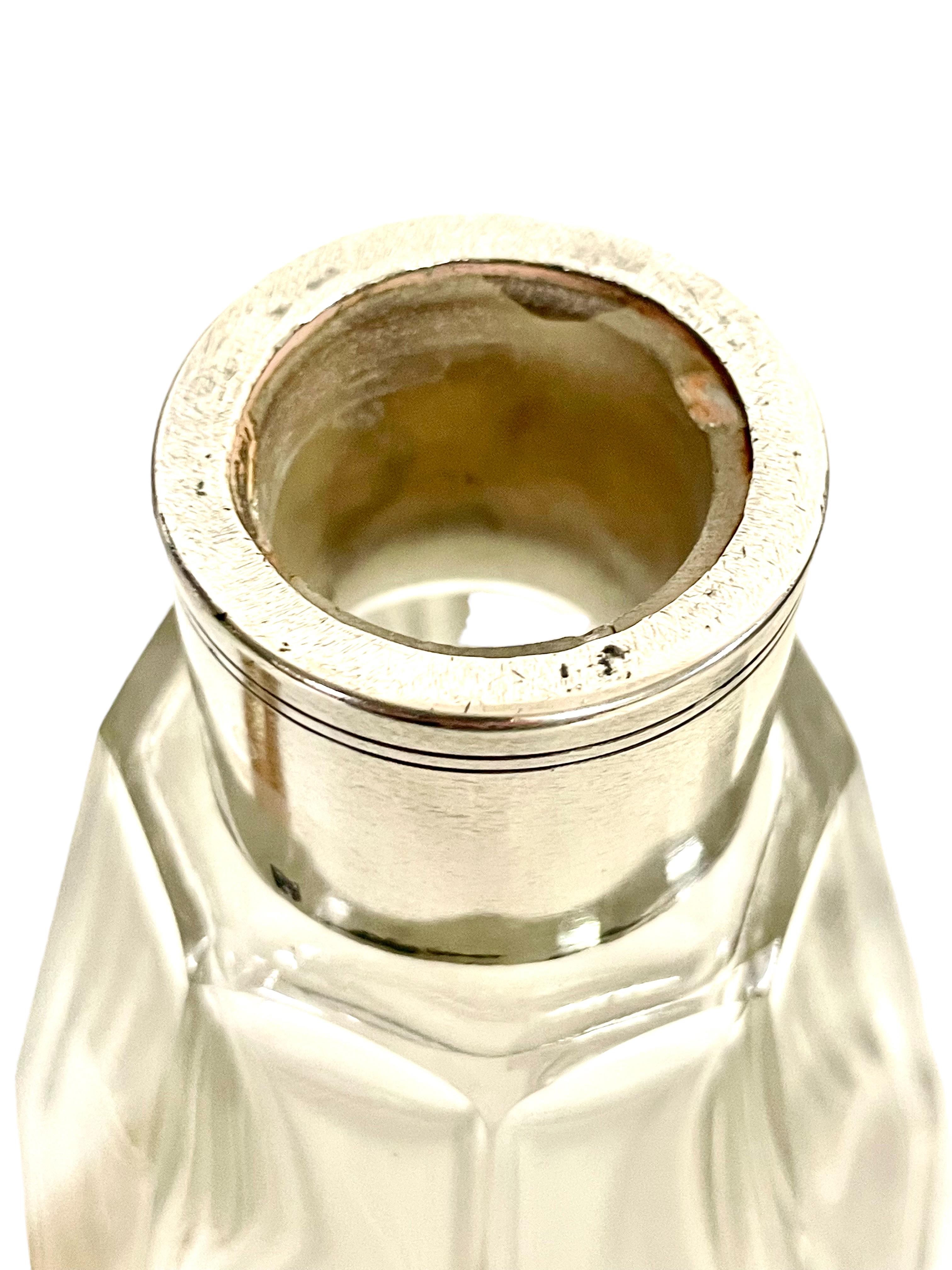 Carafe à décanter en cristal taillé vintage de Baccarat en vente 1