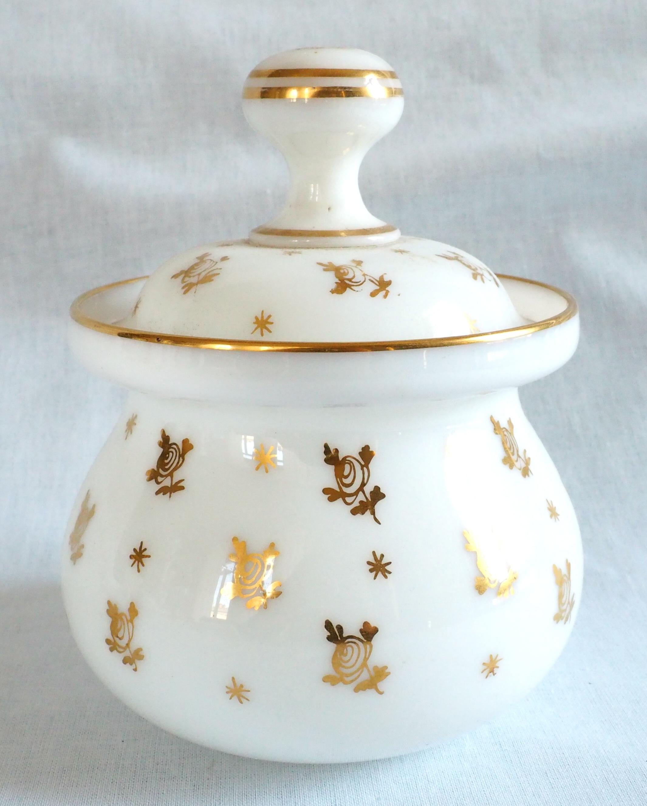 Set da acqua opalino bianco Baccarat, periodo Napoléon III, circa 1860 in vendita 4