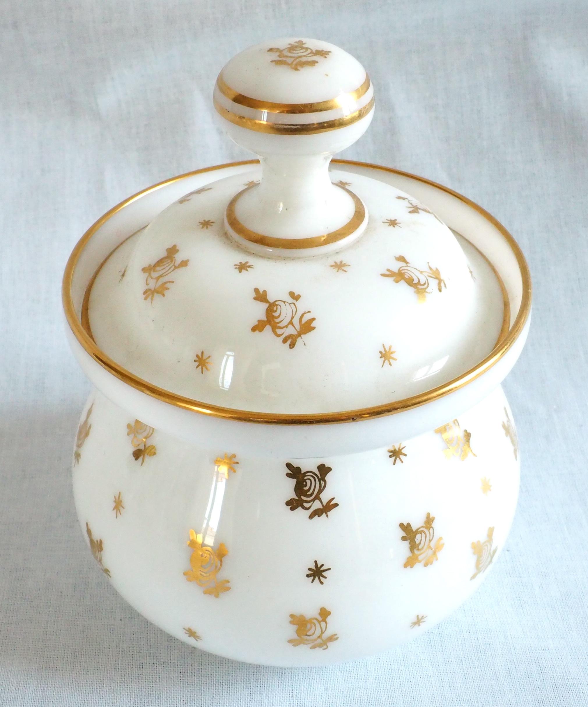 Set da acqua opalino bianco Baccarat, periodo Napoléon III, circa 1860 in vendita 5