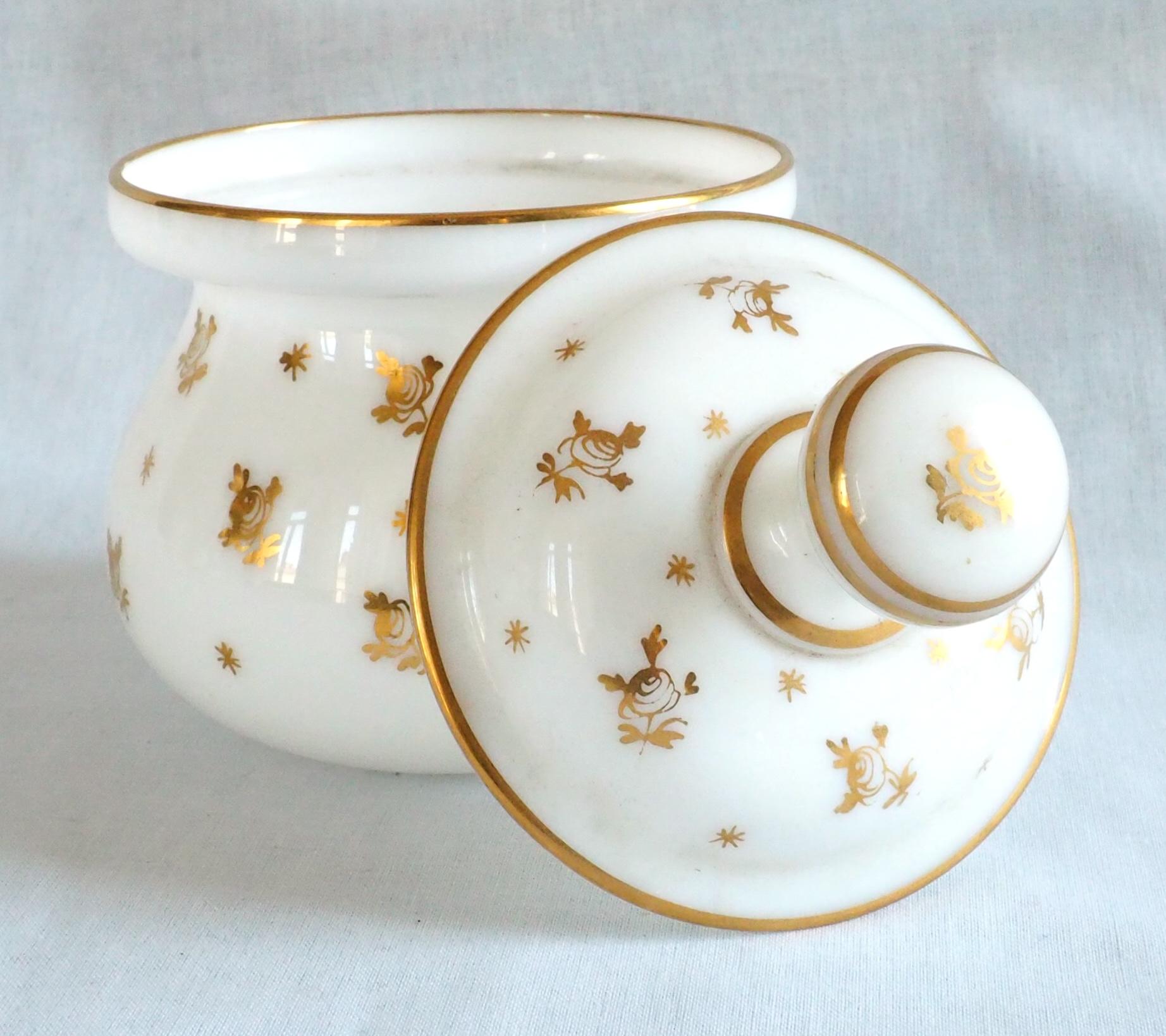 Set da acqua opalino bianco Baccarat, periodo Napoléon III, circa 1860 in vendita 6