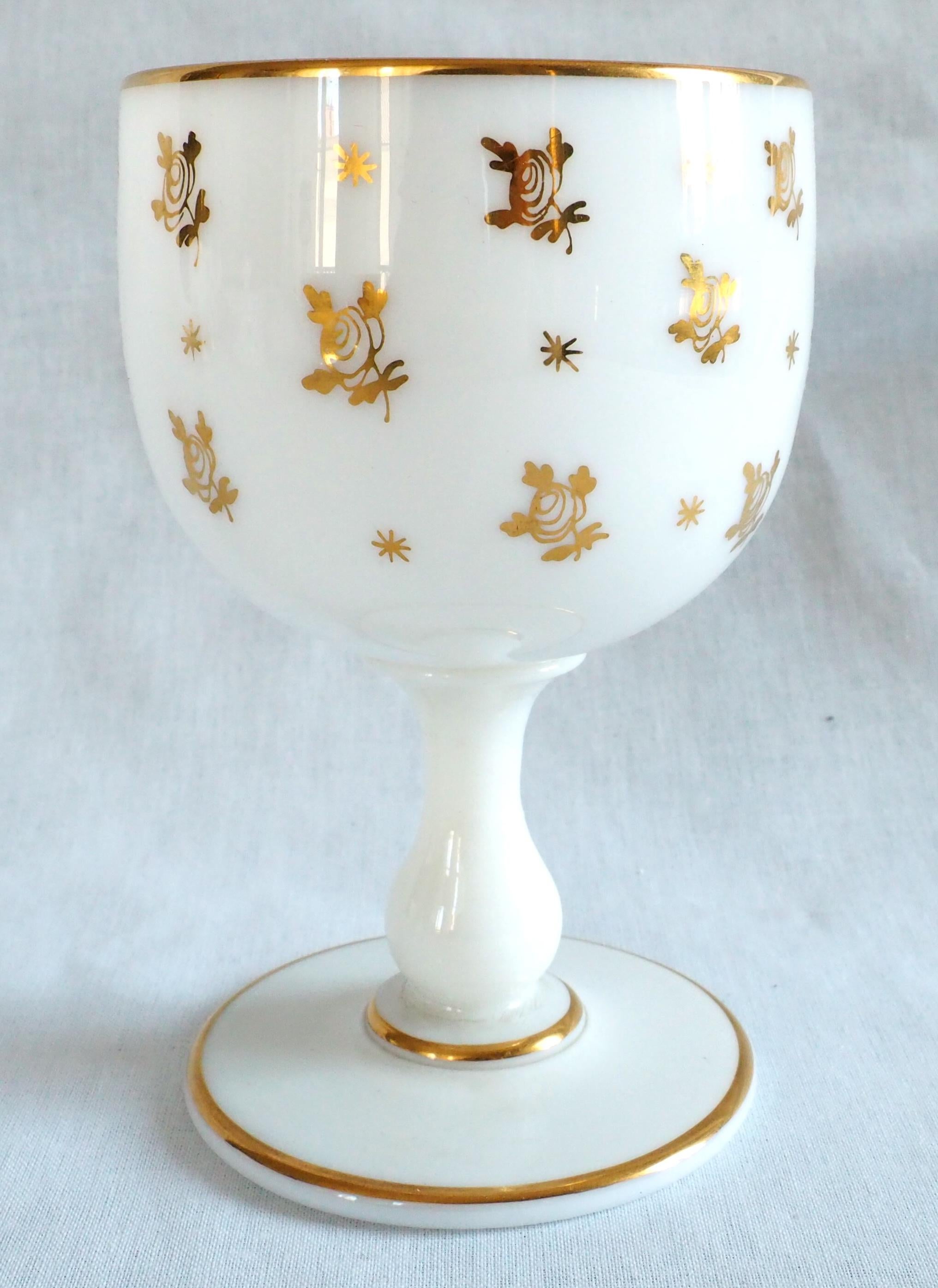 Metà XIX secolo Set da acqua opalino bianco Baccarat, periodo Napoléon III, circa 1860 in vendita