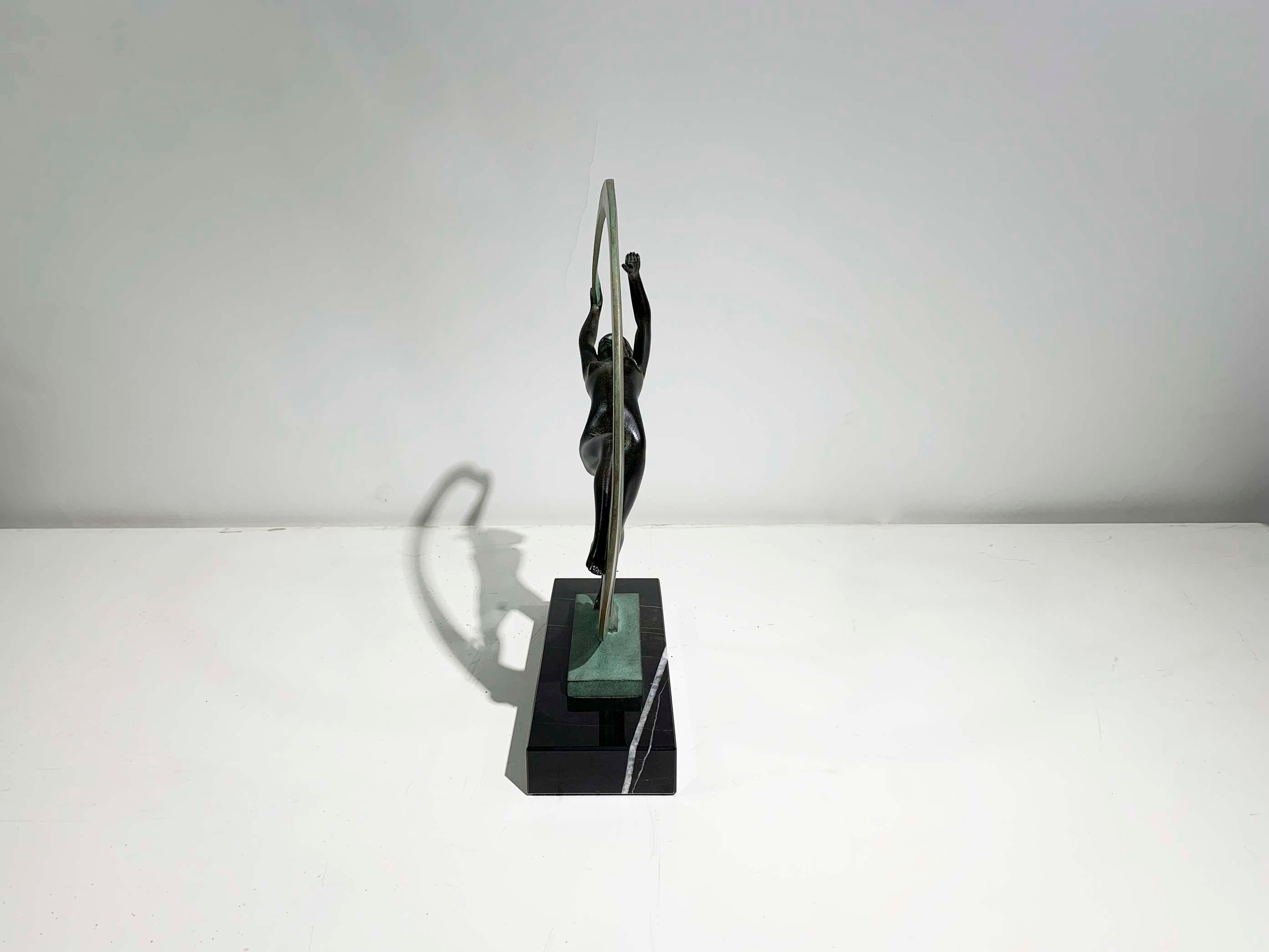 „Bacchanale“-Tänzer-Skulptur von Janle für Max Le Verrier, signiert „Janle“ (Art déco) im Angebot