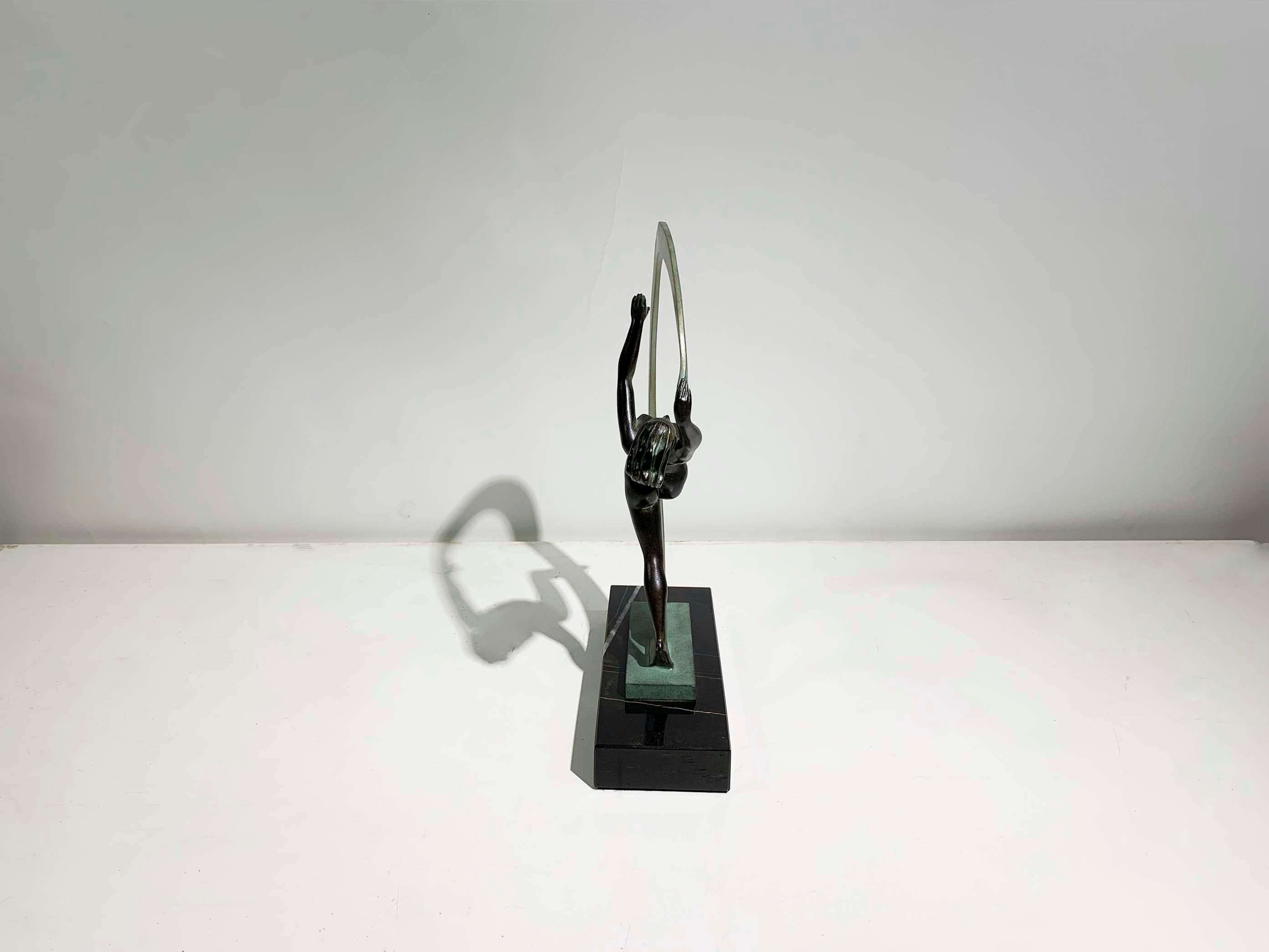 „Bacchanale“-Tänzer-Skulptur von Janle für Max Le Verrier, signiert „Janle“ (Patiniert) im Angebot