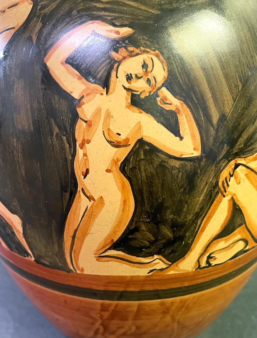 „Bacchanale“, einzigartige Art-Déco-Vase mit Aktdarstellungen von Rheinfelden, Ruddy & Schwarztönen, Paar (Glasiert) im Angebot