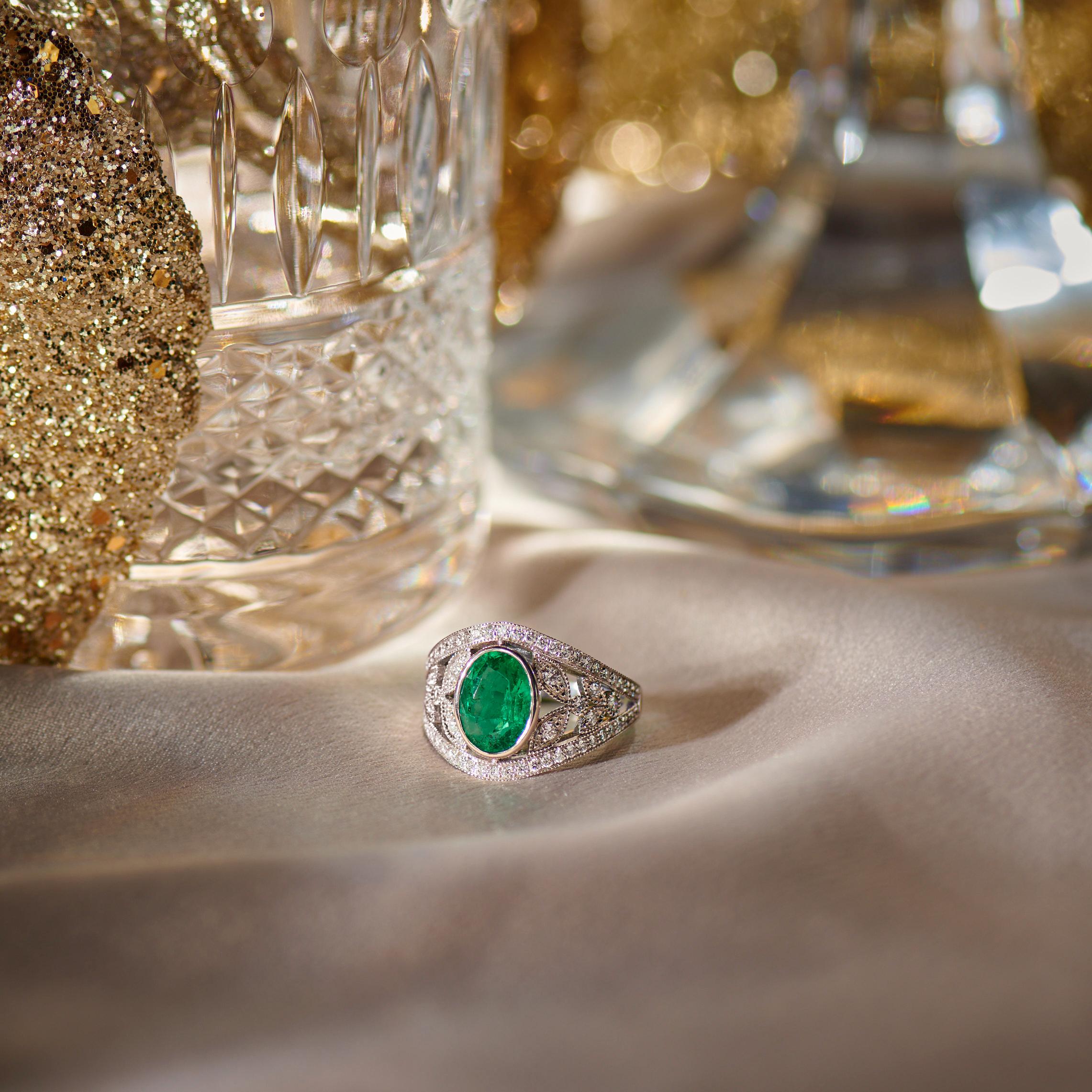 For Sale:  18k White Gold Laurel Leaf Design 1.28 Ct Vivid Green Oval Emerald Ring 6