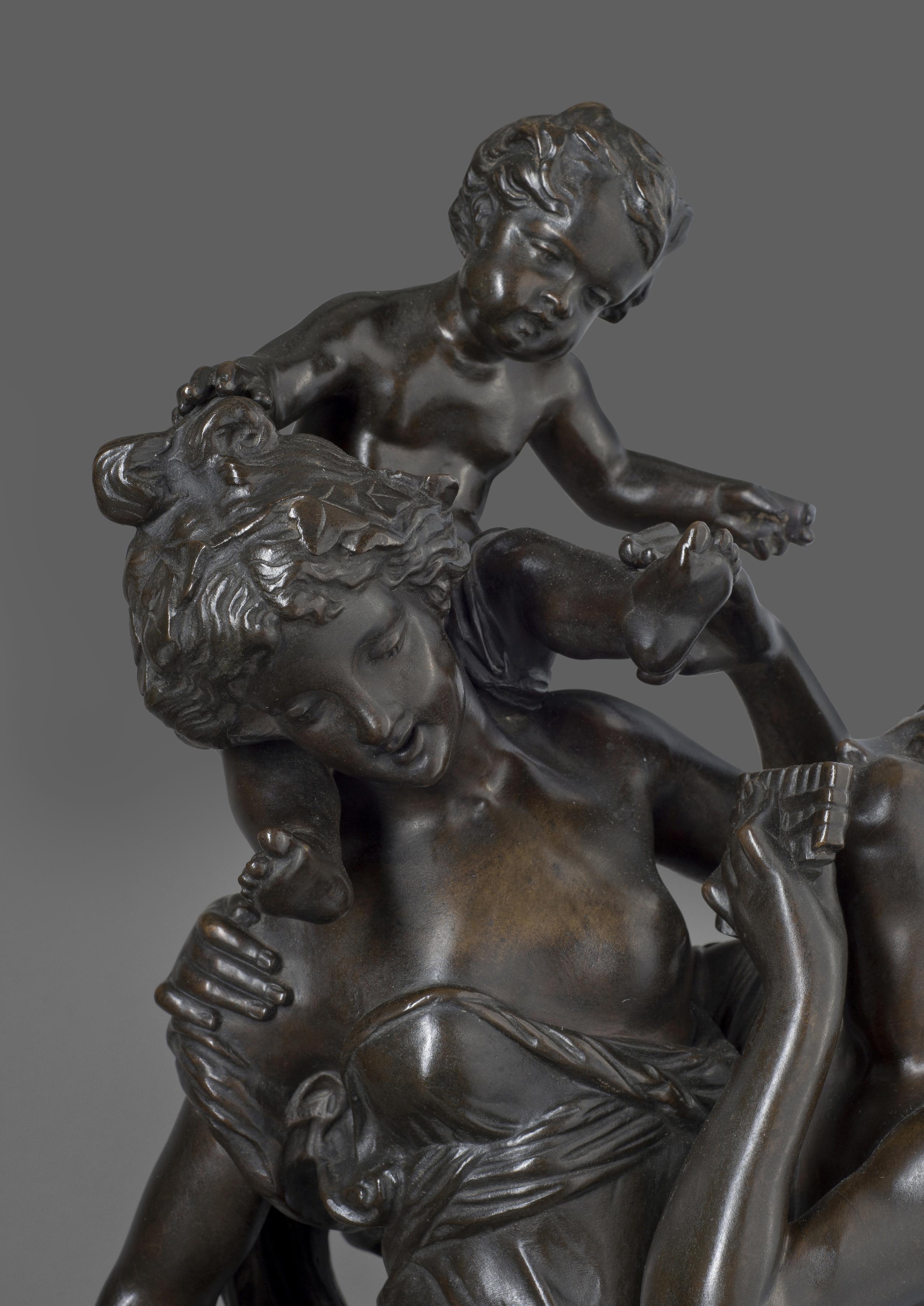 Français « Bacchantes », groupe de figurines en bronze finement patiné d'après Clodion, vers 1870 en vente