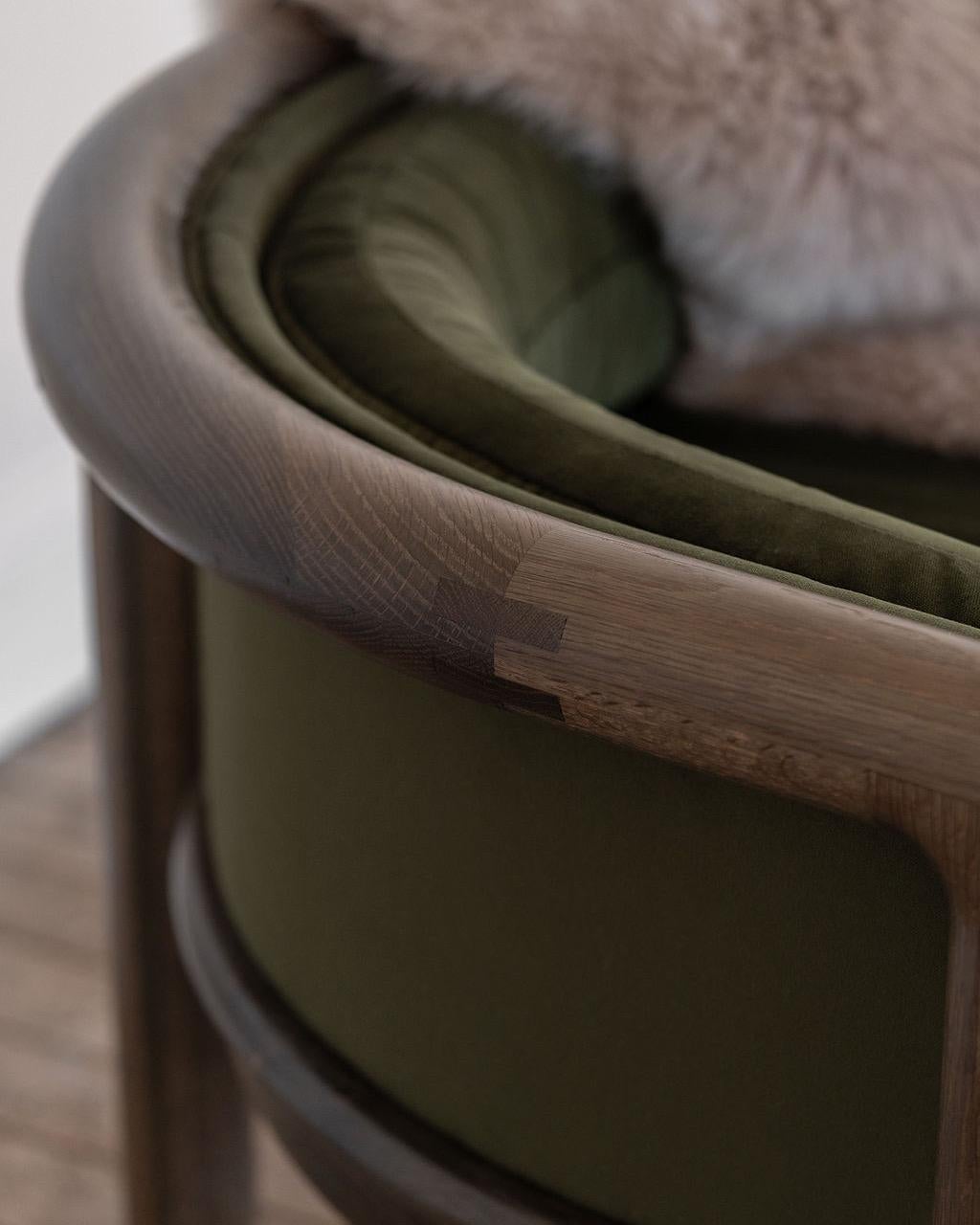 Annerito Sedia Bacchus in rovere bianco fumé e velluto verde in vendita
