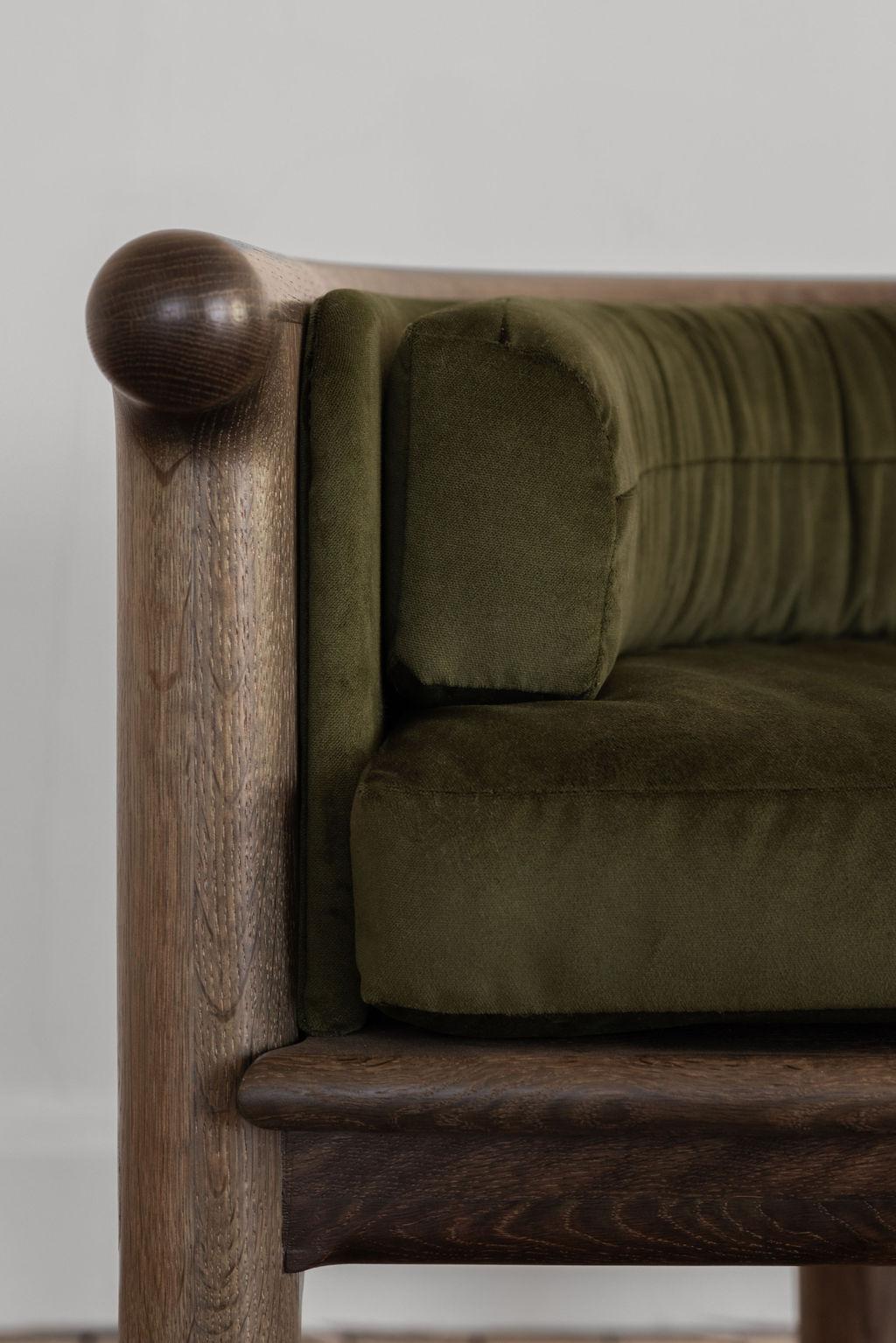 Tessile Sedia Bacchus in rovere bianco fumé e velluto verde in vendita