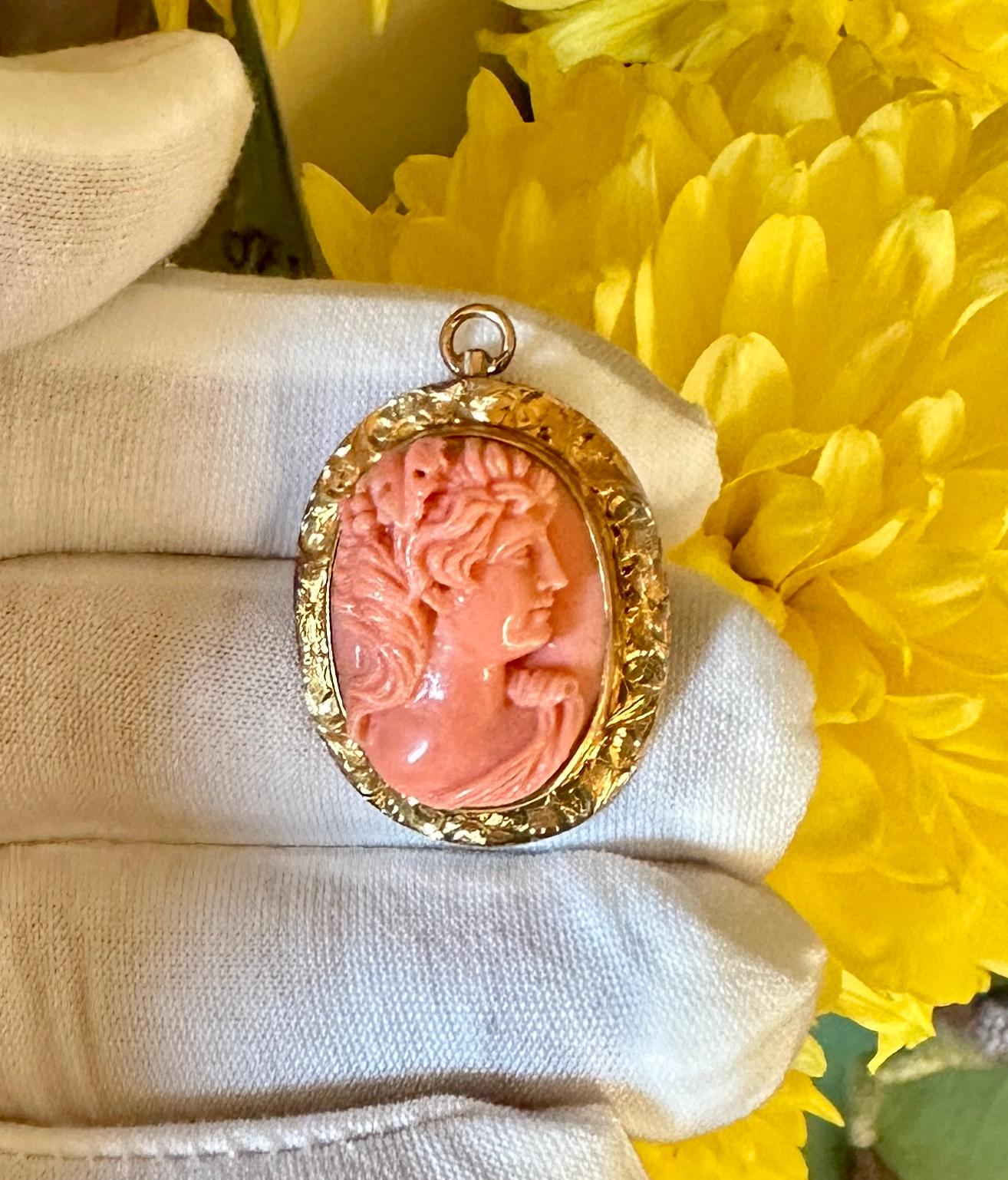 Bacchus Coral Cameo Pendant Necklace Gold Neoclassical God Dionysus Victorian In Excellent Condition For Sale In New York, NY