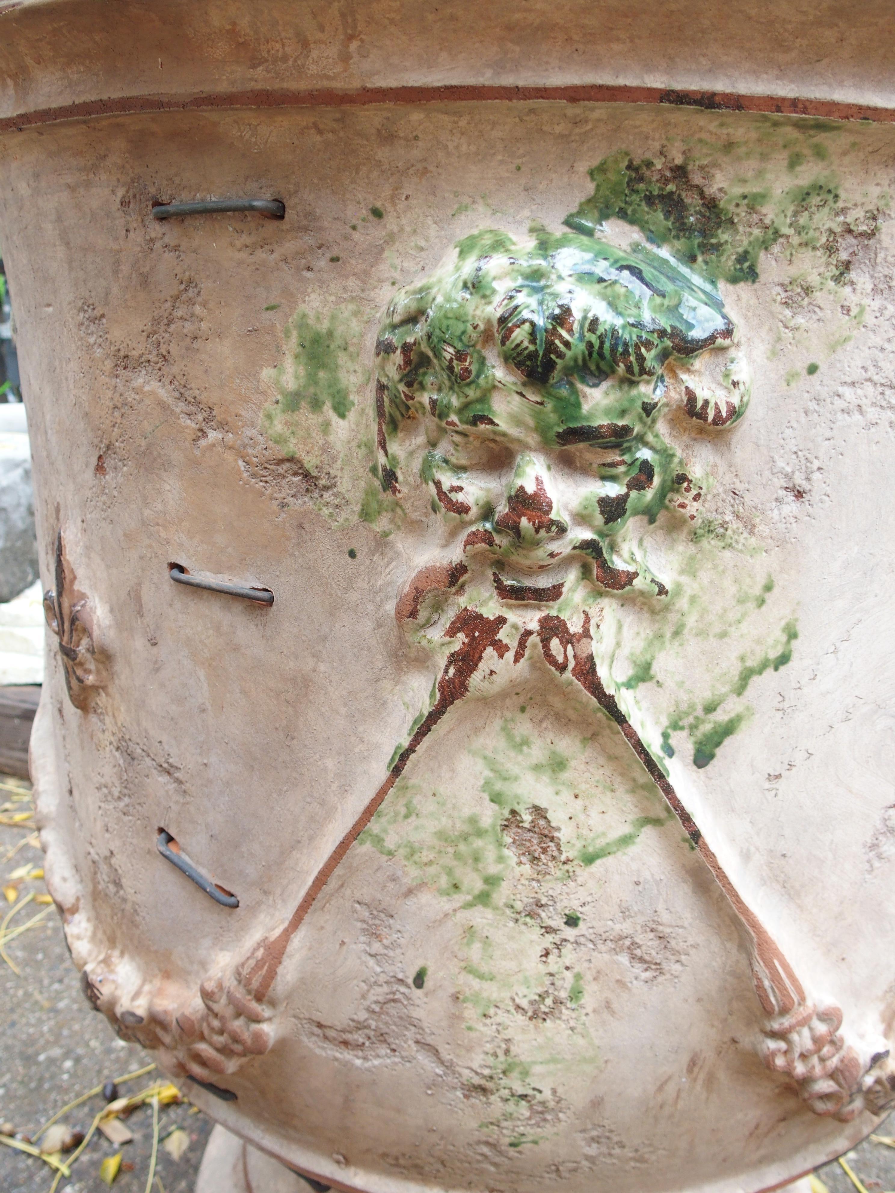 Fioriere Bacchus et Fauna grandi Anduze anticate con decoro Fleur De Lys in vendita 5