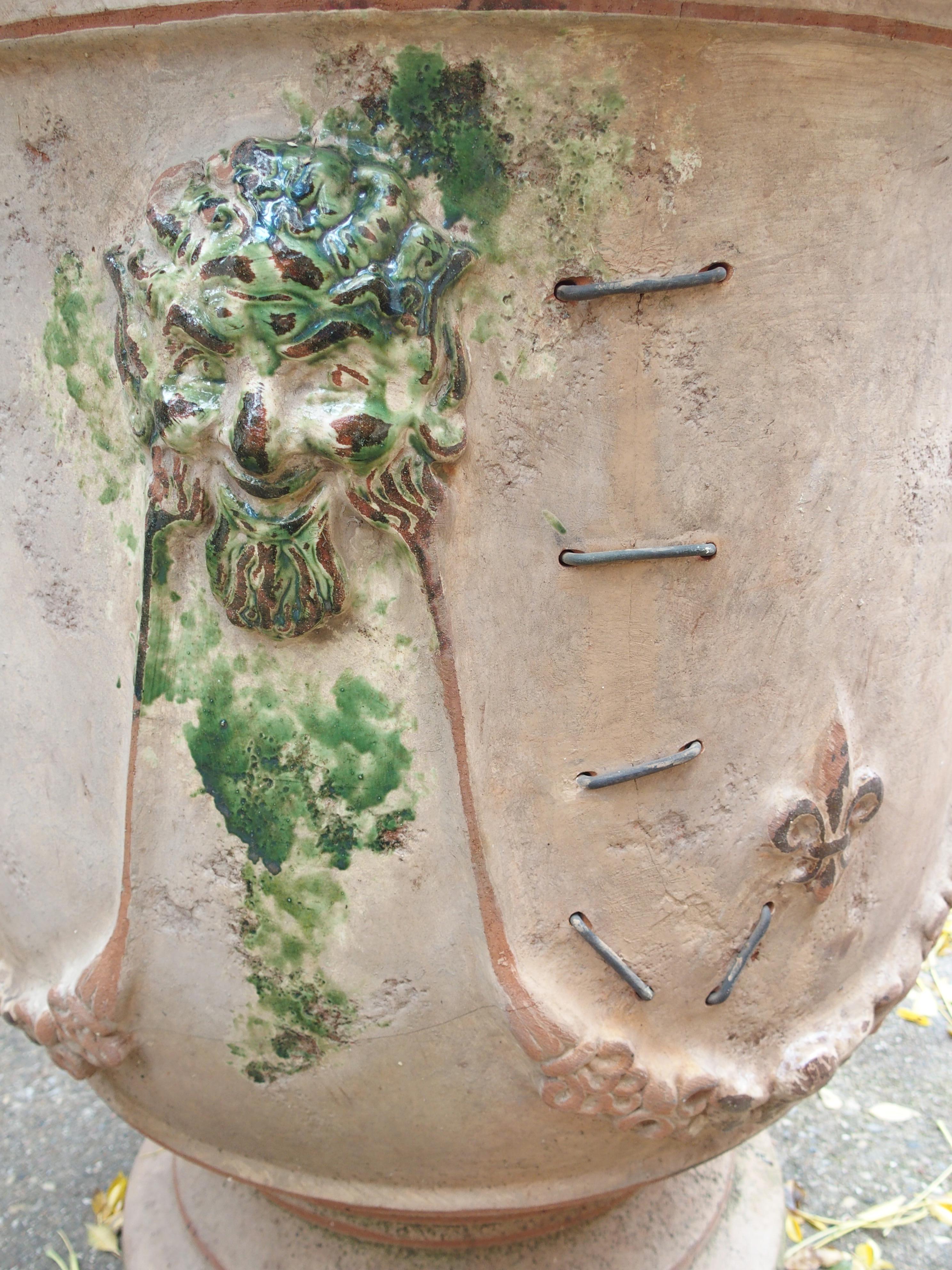 Fioriere Bacchus et Fauna grandi Anduze anticate con decoro Fleur De Lys in vendita 10