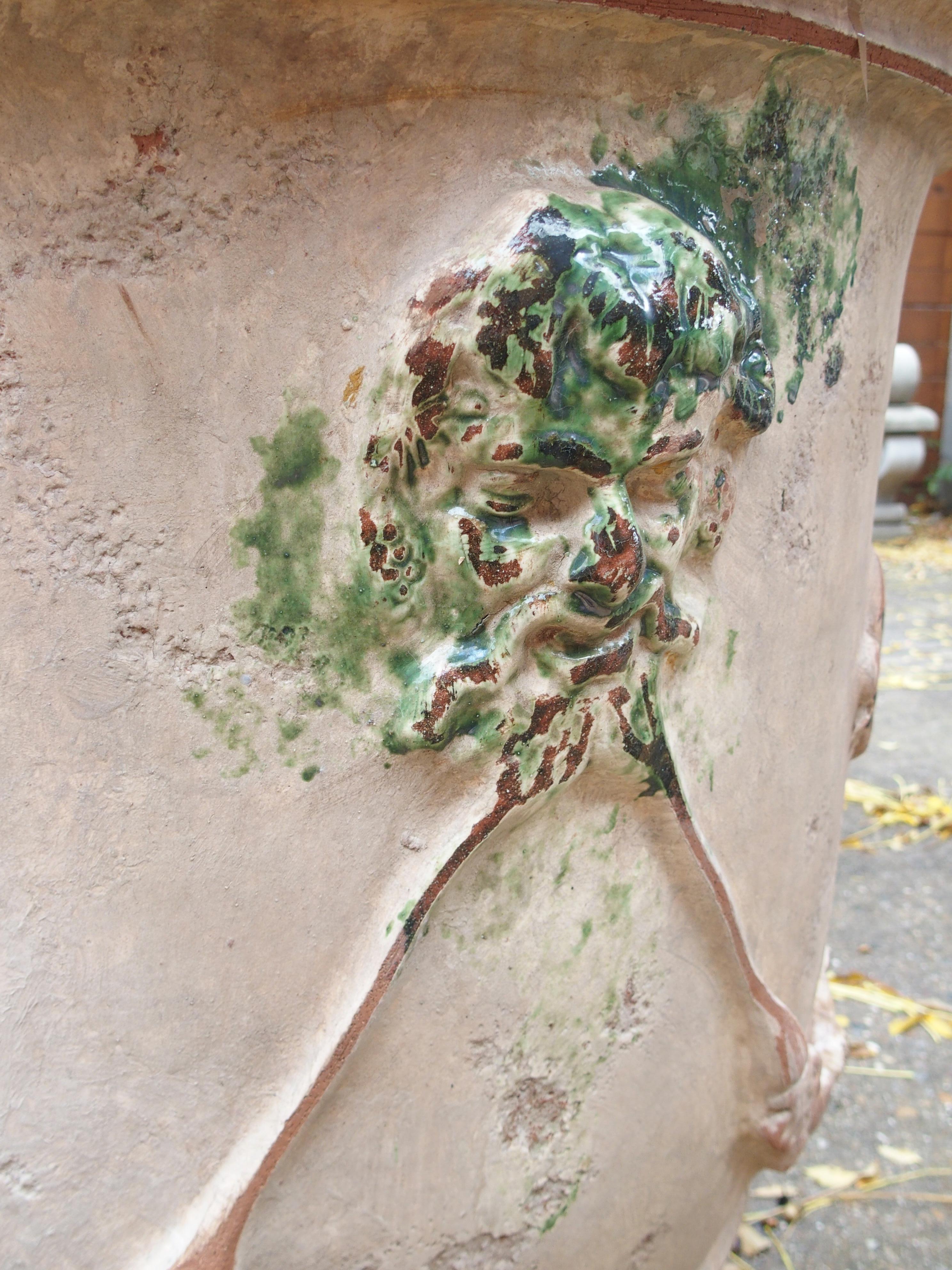 Fioriere Bacchus et Fauna grandi Anduze anticate con decoro Fleur De Lys In condizioni buone in vendita a Dallas, TX