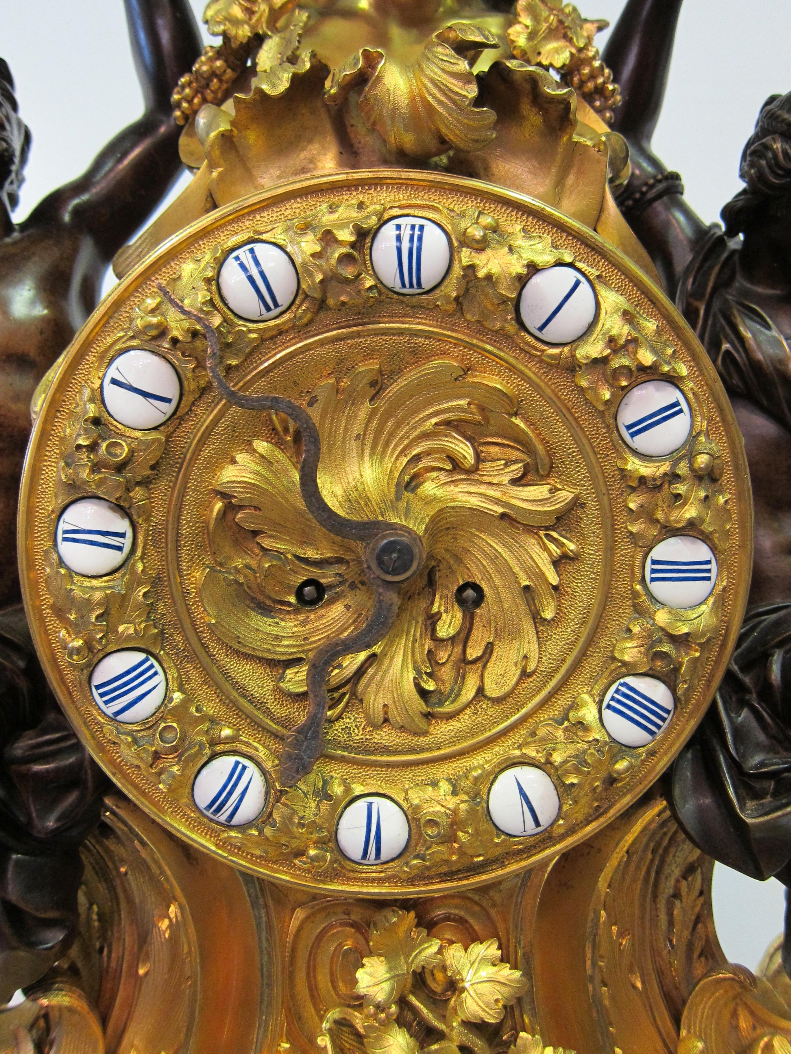 Français Horloge de manteau Bacchus en vente