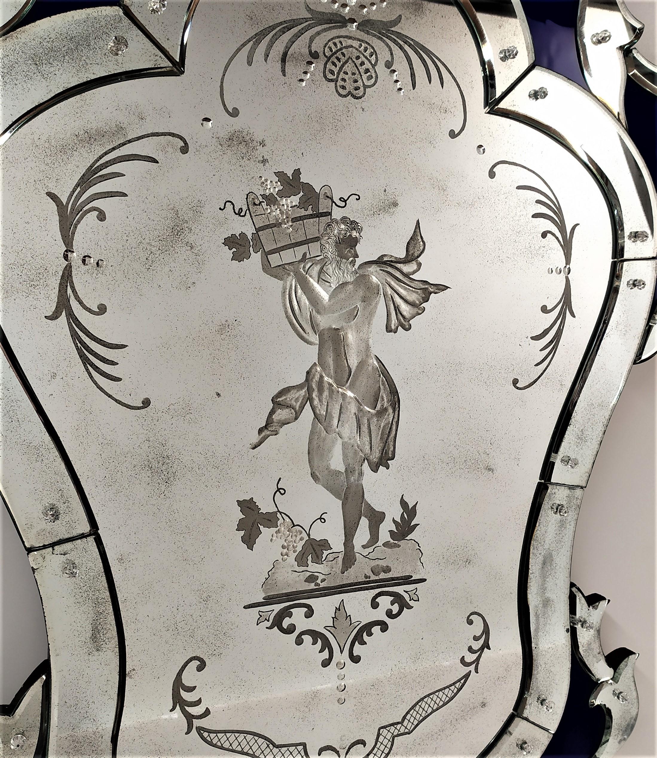 In this Luxurious reproduction of an antique Mirror of 700 in murano glass, a wonderful engraving depicting the God Bacchus (God of wine for the Romans) is highlighted in the central part of the mirror, made entirely by hand, in which it is possible