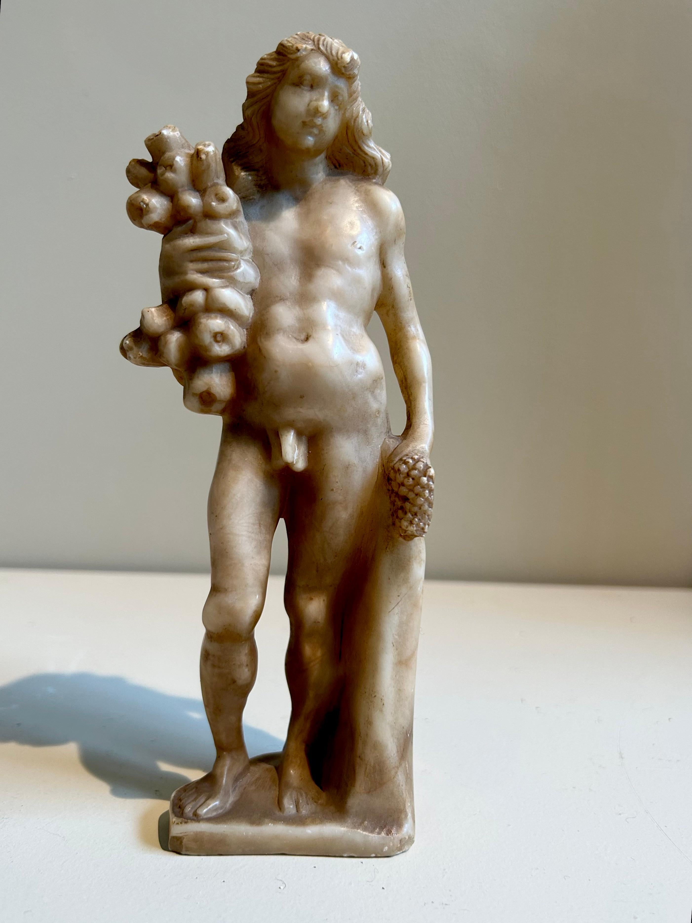 Baco
u2028Sur de Italia, finales del siglo XVIIu2028
Escultura de alabastrou2028
H: 20 cm

Escultura de alabastro del siglo XVII, finamente tallada, de un Baco desnudo. Esta figura italiana de alabastro representa a Baco, dios del vino y la vid,