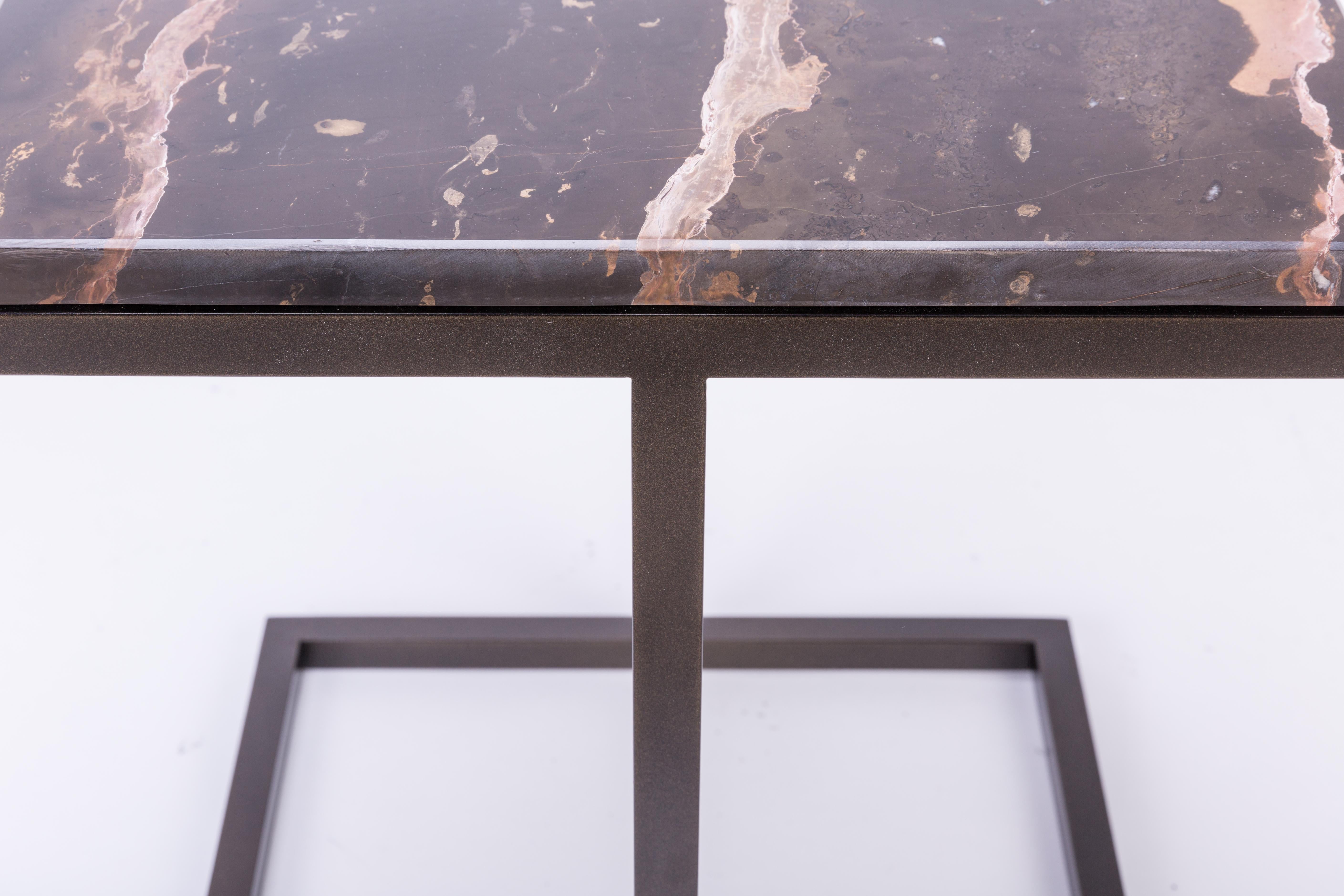 Table basse carrée Bacco en marbre et acier revêtu de poudre en vente 8
