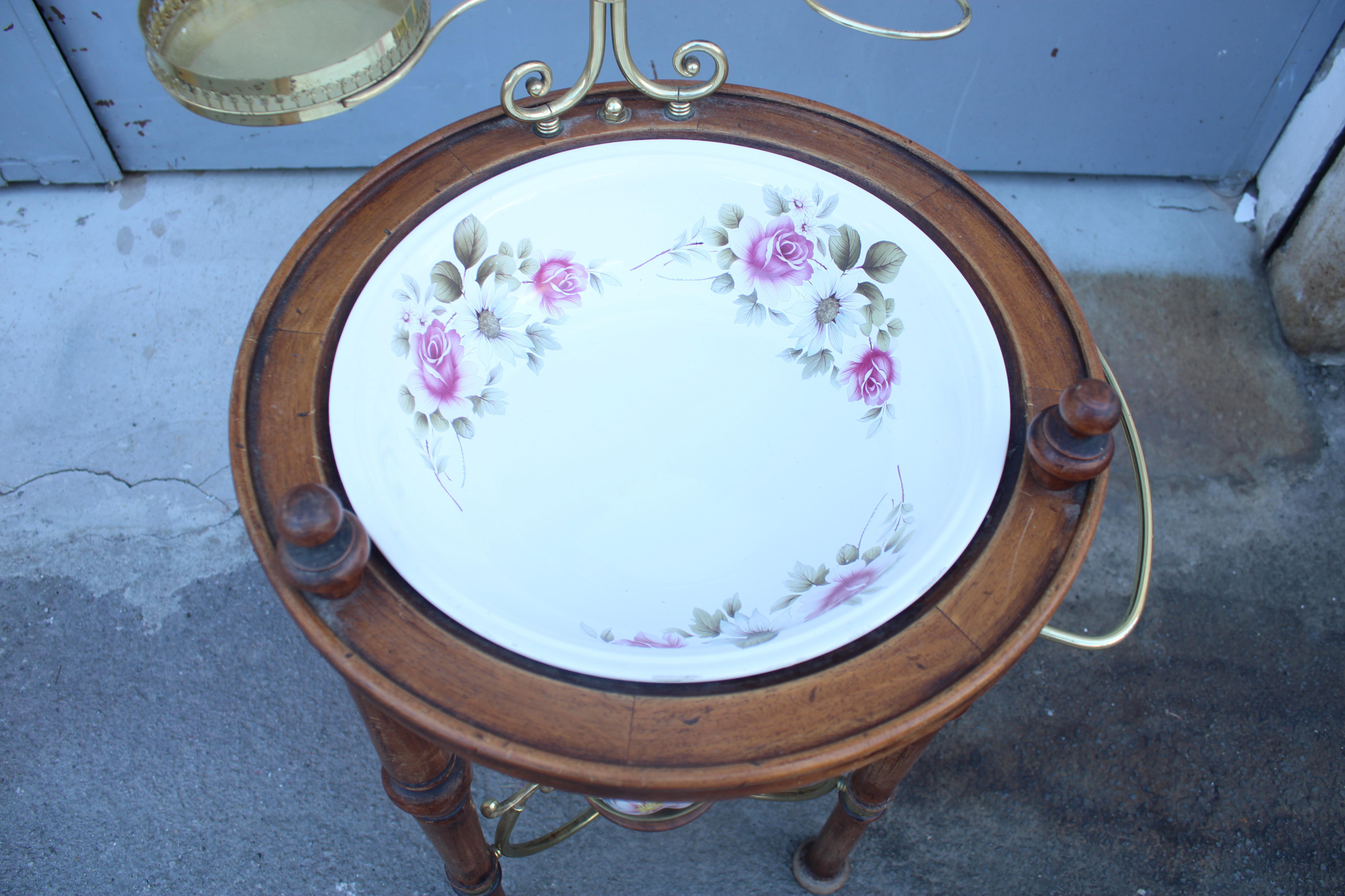 Vasque avec meuble et miroir pour salle de bain ou chambre à coucher en bois de noyer et laiton en vente 4