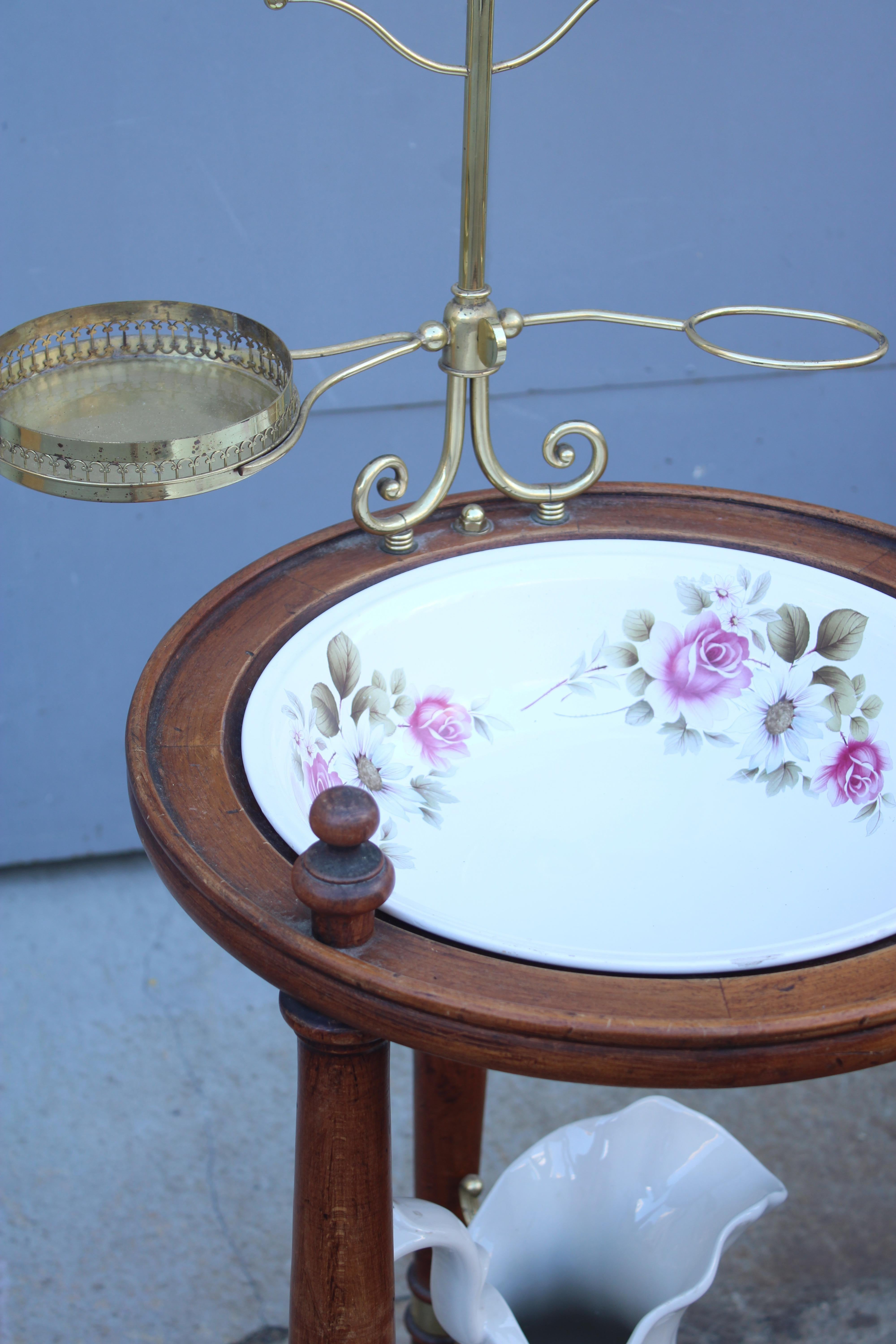 Vasque avec meuble et miroir pour salle de bain ou chambre à coucher en bois de noyer et laiton en vente 8
