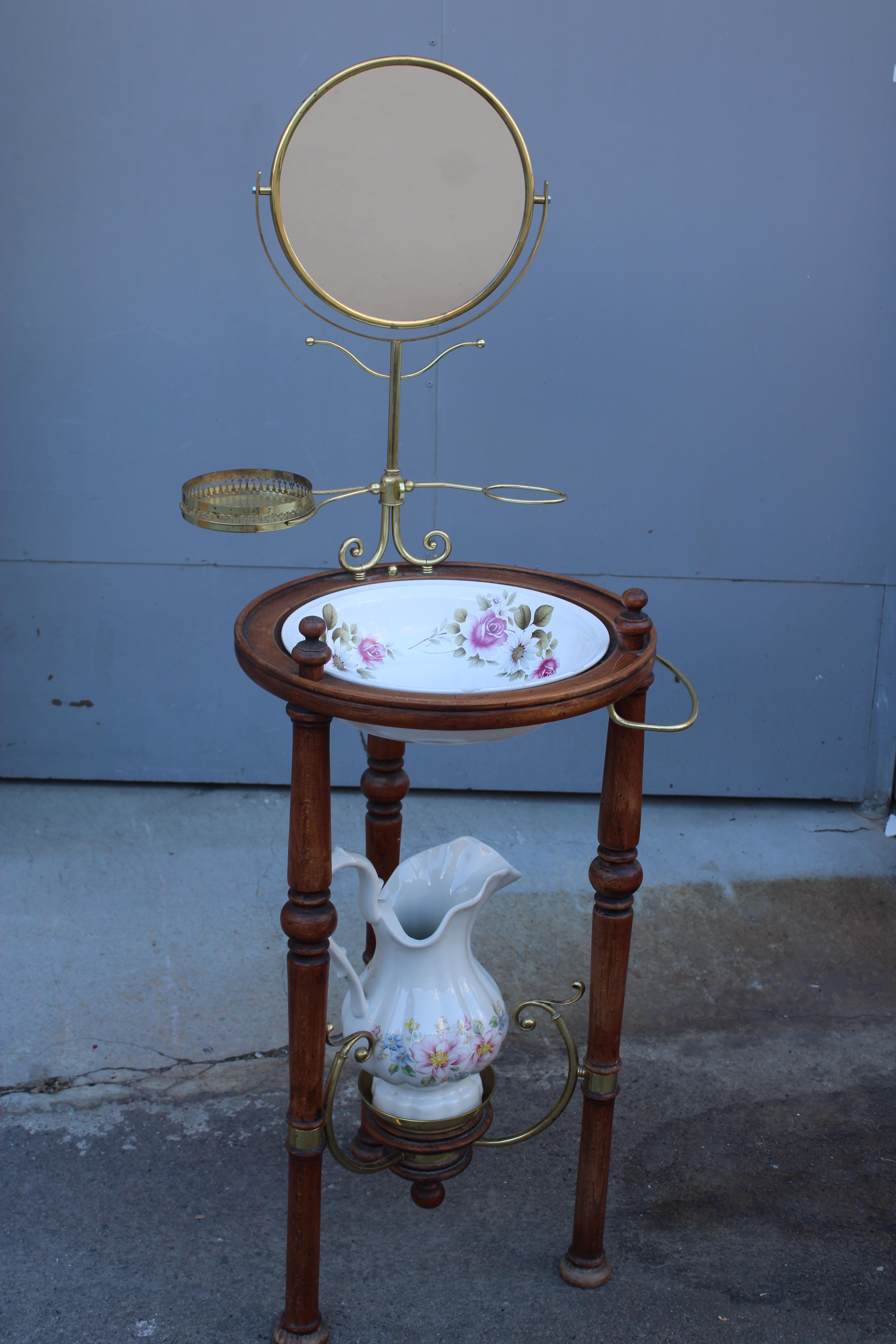 Un objet très spécial et romantique à placer dans une salle de bain ou une chambre à coucher, avec un miroir directionnel.