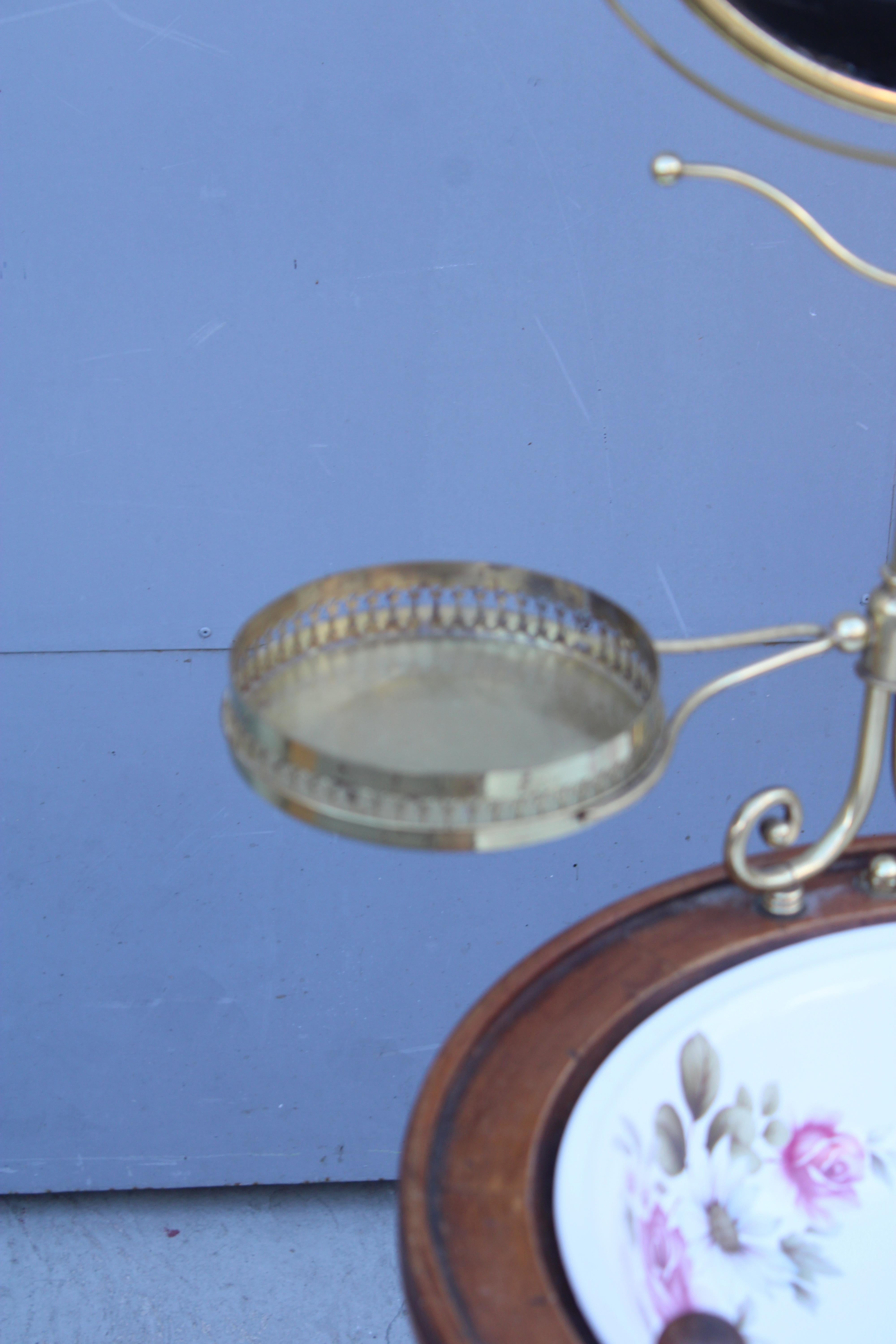 Vasque avec meuble et miroir pour salle de bain ou chambre à coucher en bois de noyer et laiton Bon état - En vente à Palermo, Sicily