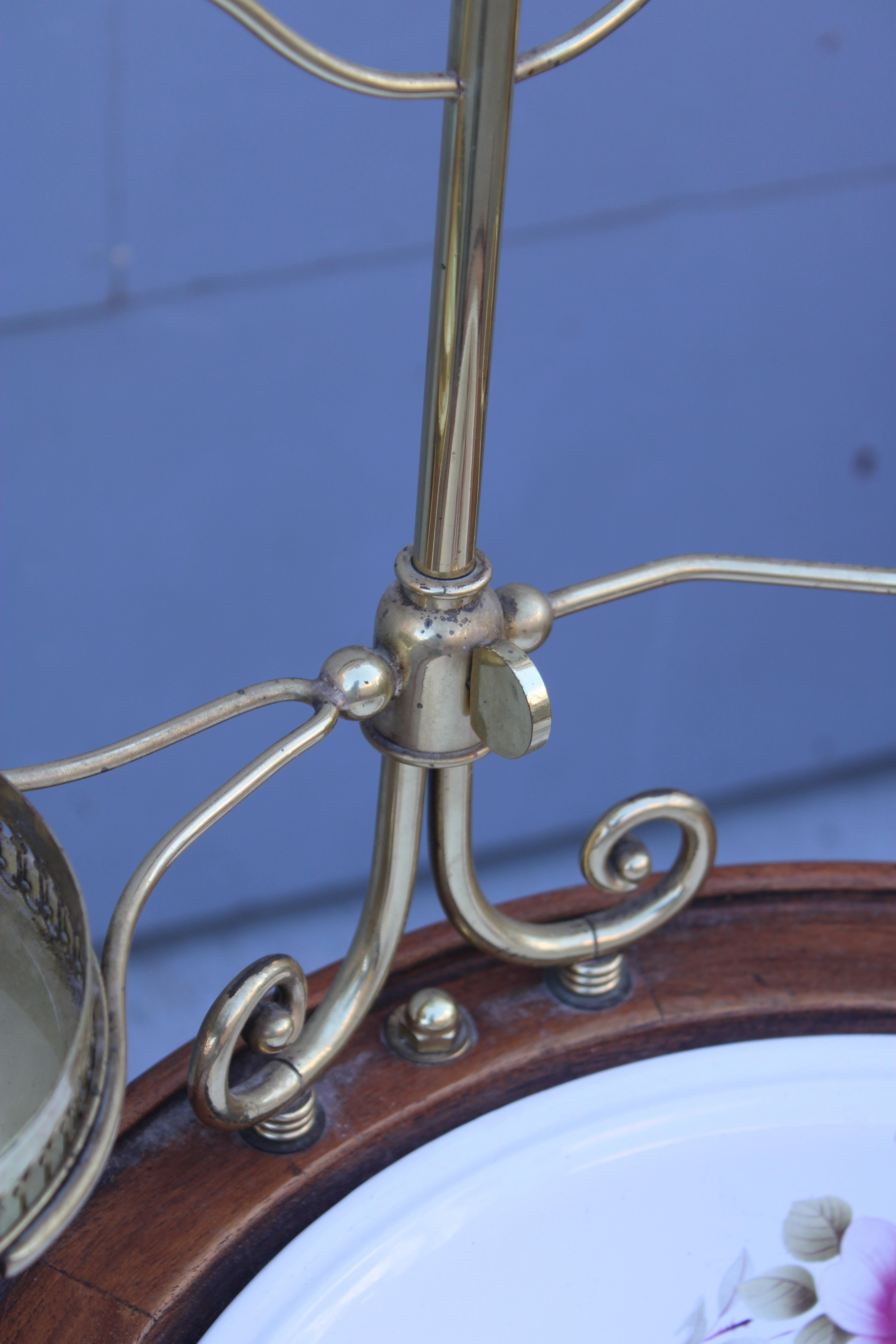 Vasque avec meuble et miroir pour salle de bain ou chambre à coucher en bois de noyer et laiton en vente 1