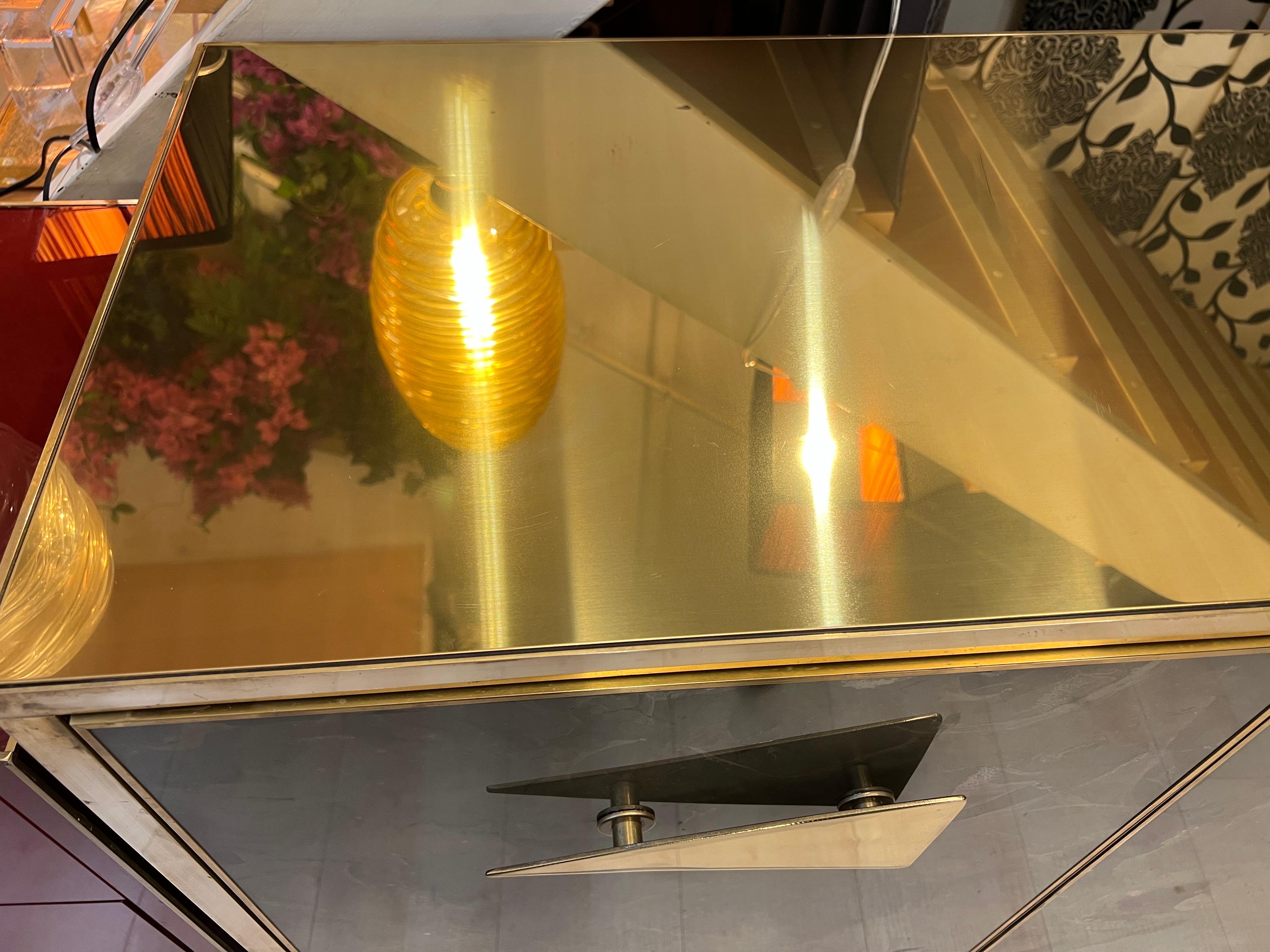 Credenza de cristal pintada a mano con efecto jaspeado y tapa y marcos de latón, años 80 en venta 5