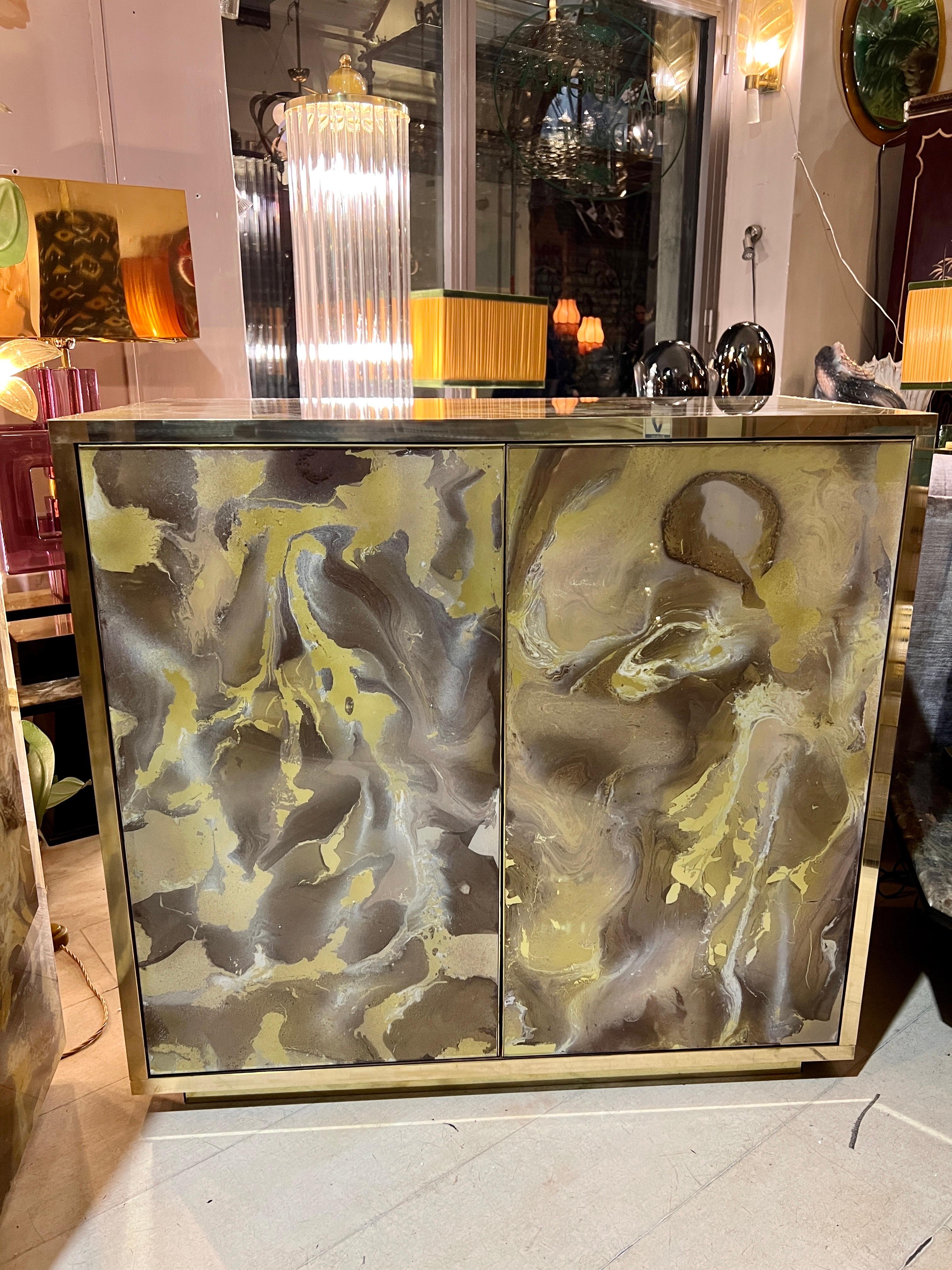 Italian Back Hand-Painted Glass Cupboard Marbled Effect with Brass Frame, 1980s For Sale