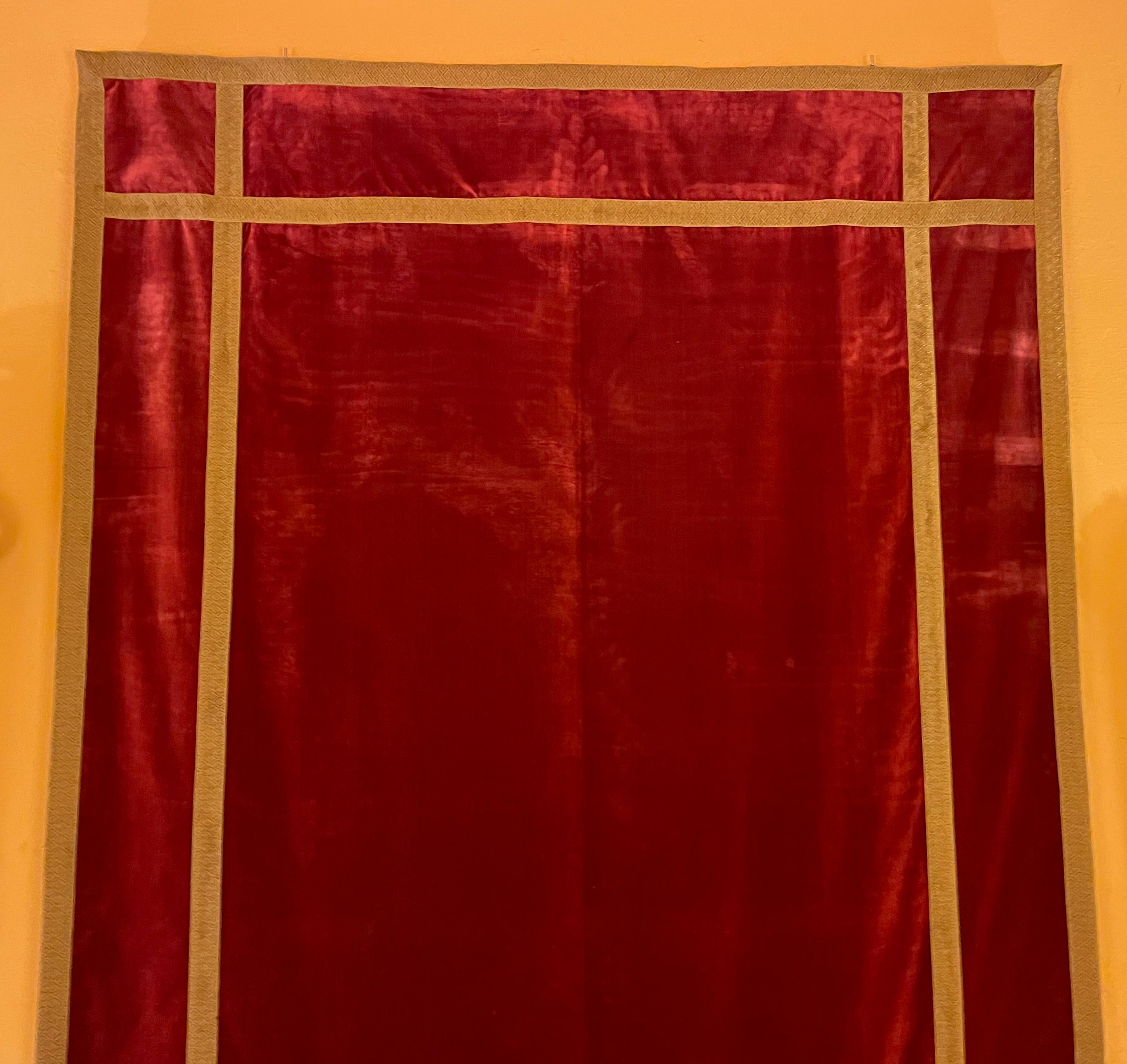 19th Century Back of Altar-Italy-19 ° Century-Red Silk Velvet For Sale
