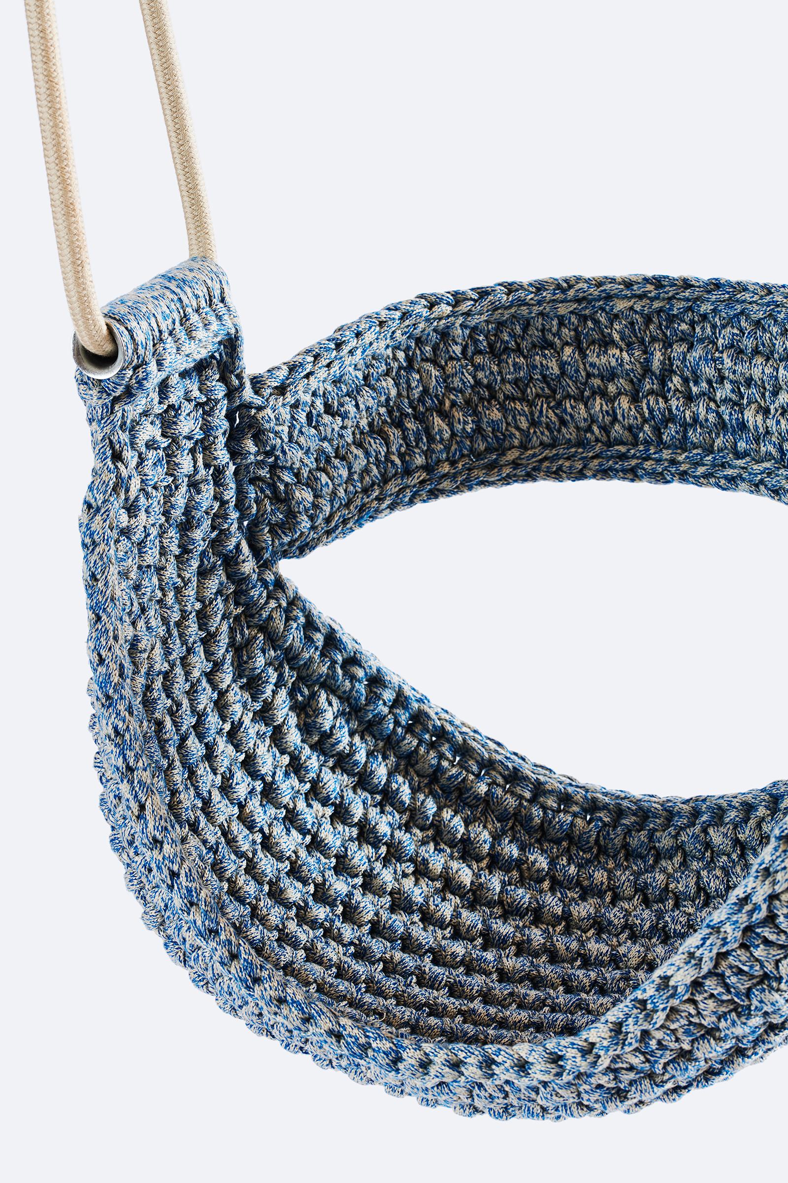 Fait main Siège hamac extérieur en sable bleu protégé par les UV fait à la main avec dossier en crochet en vente