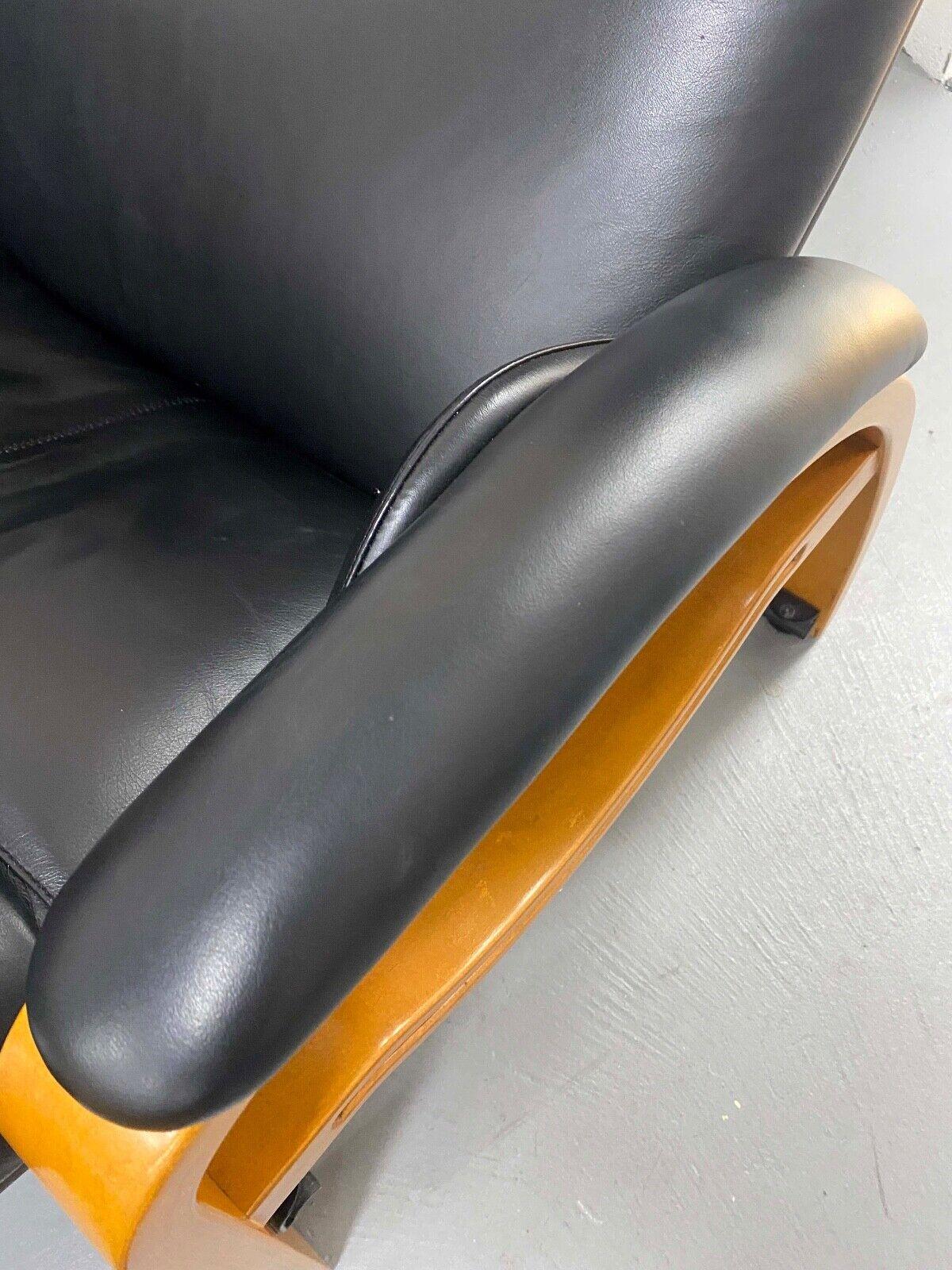 Back Saver Zero Gravity Black Leather and Wood Massage Chair Mid Century Modern In Good Condition In Keego Harbor, MI
