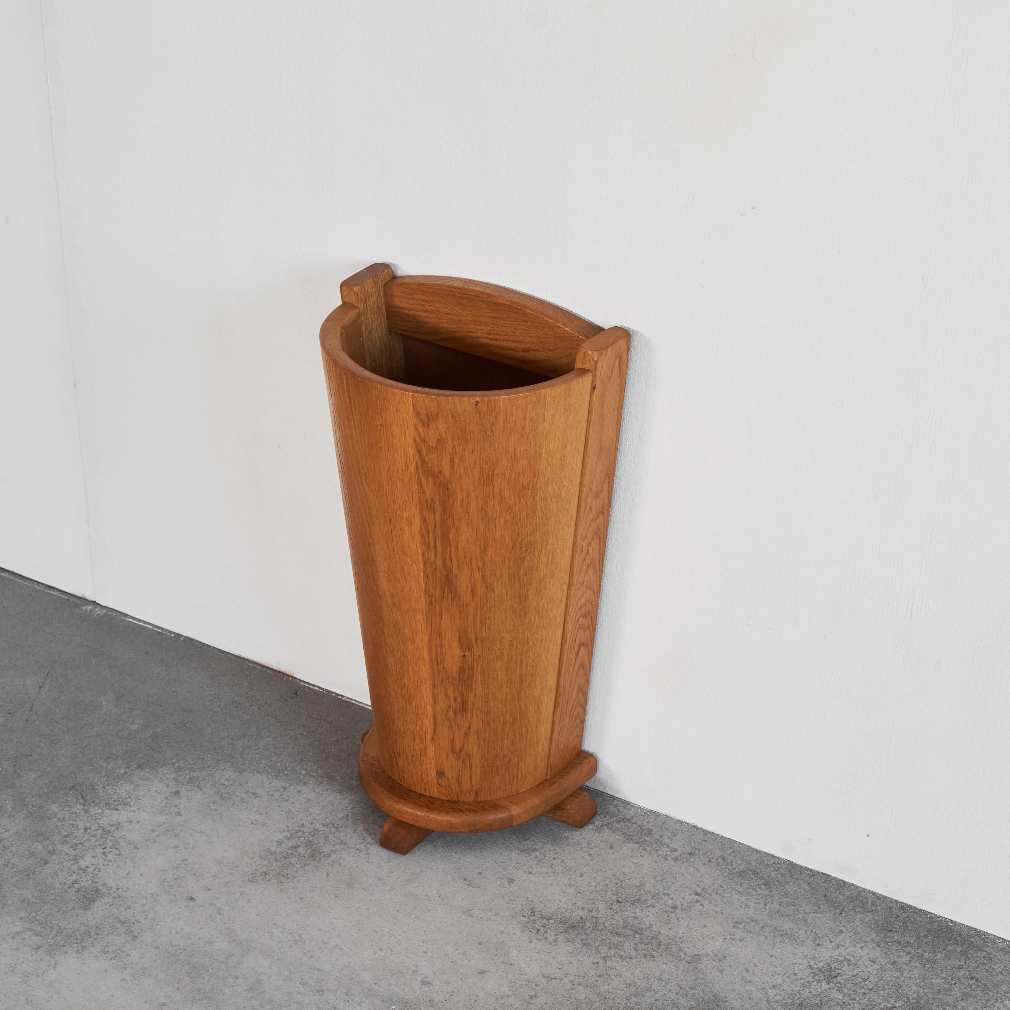 Back to Wall Umbrella Stand in Solid Oak, probably French, 1950s.

This is a wonderful back to wall umbrella stand, made from solid oak and with a very beautiful and modest modernist 'chalet' style. It most probably is a French design. It resembles