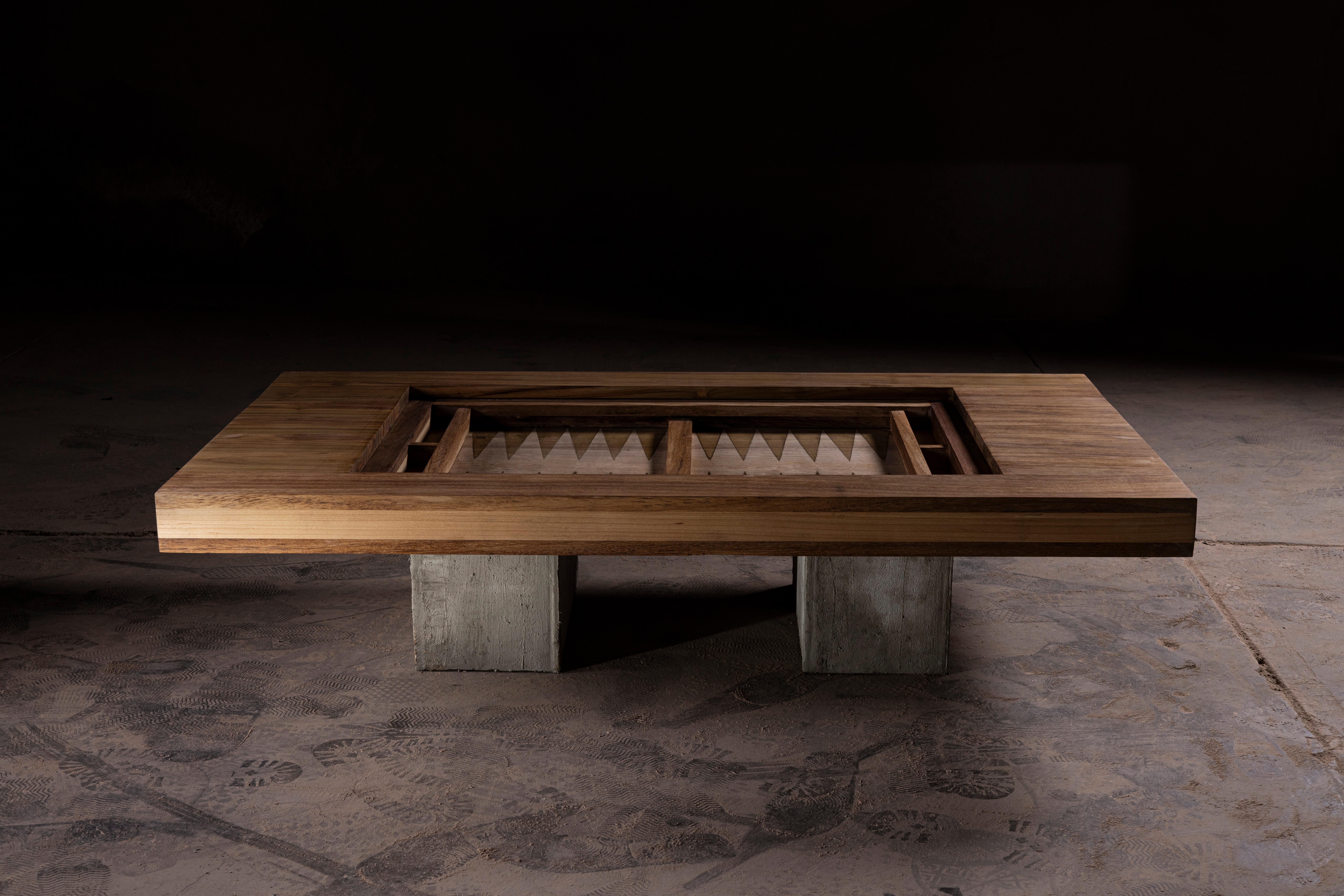 Backgammon Game & Coffee Table in Solid Parota Wood & Concrete by No Age Studio en vente 6