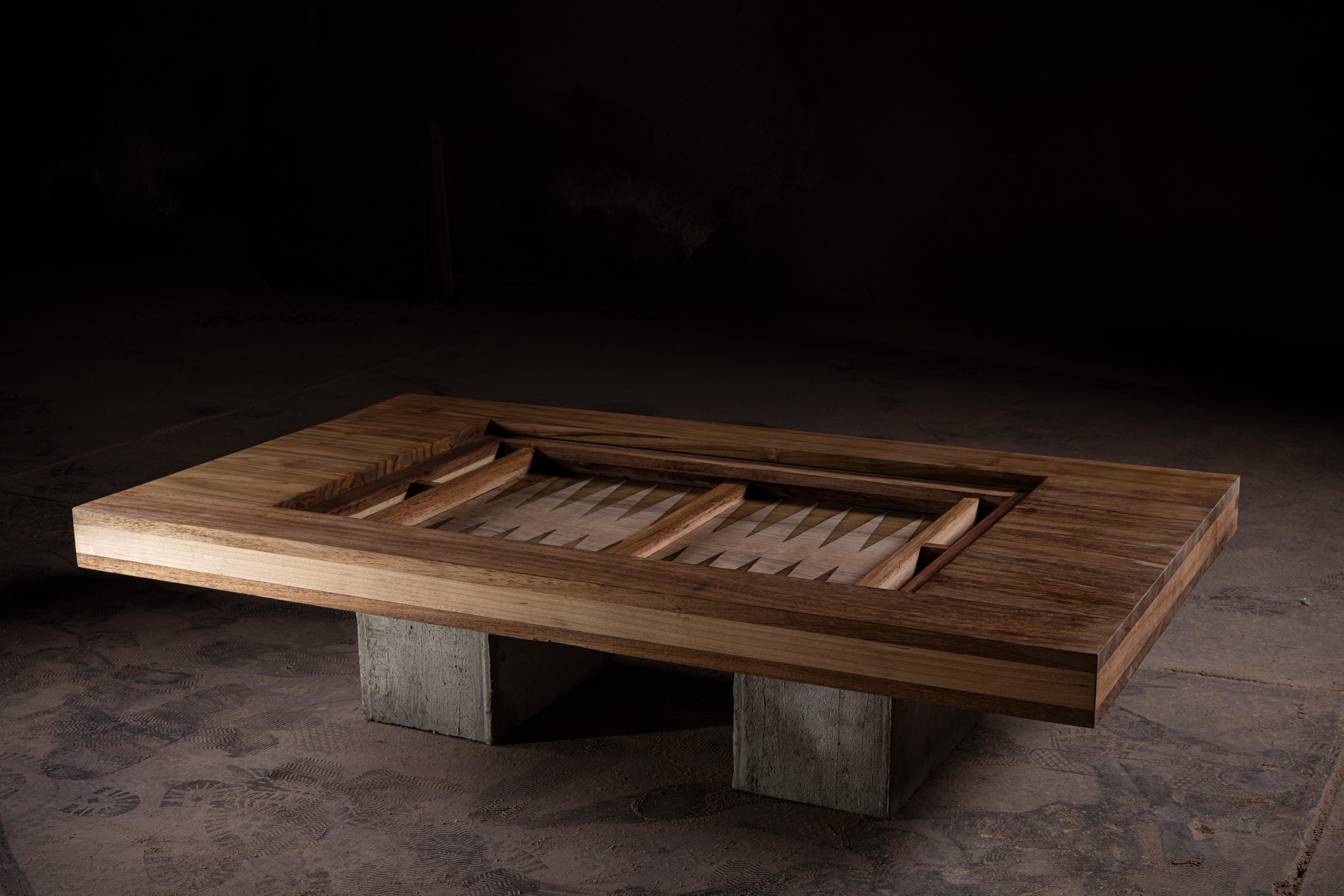 Backgammon Game & Coffee Table in Solid Parota Wood & Concrete by No Age Studio en vente 7