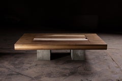 Mesa de centro y juego de backgammon de madera maciza de parota y hormigón by No Age Studio