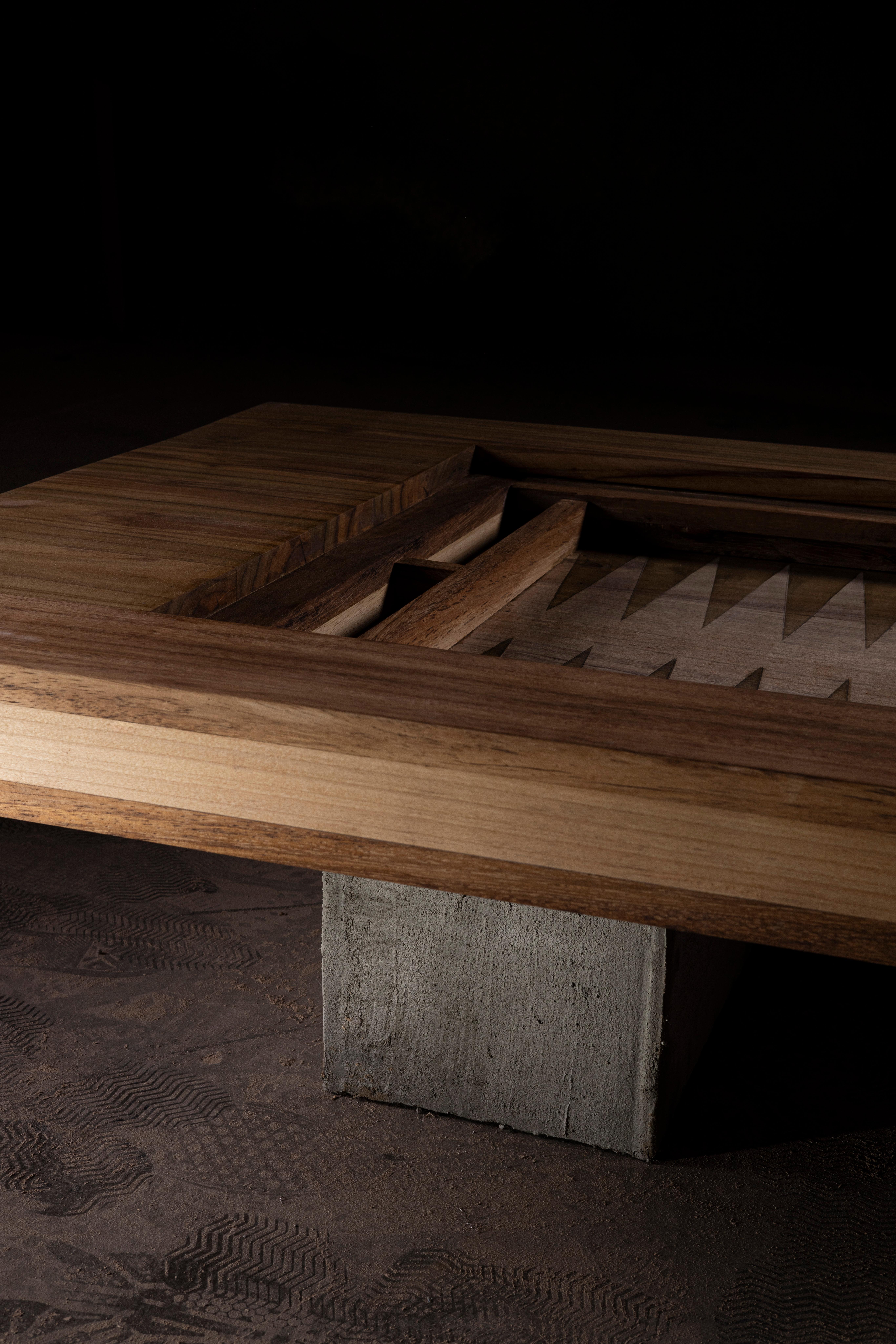 Mexicain Backgammon Game & Coffee Table in Solid Parota Wood & Concrete by No Age Studio en vente