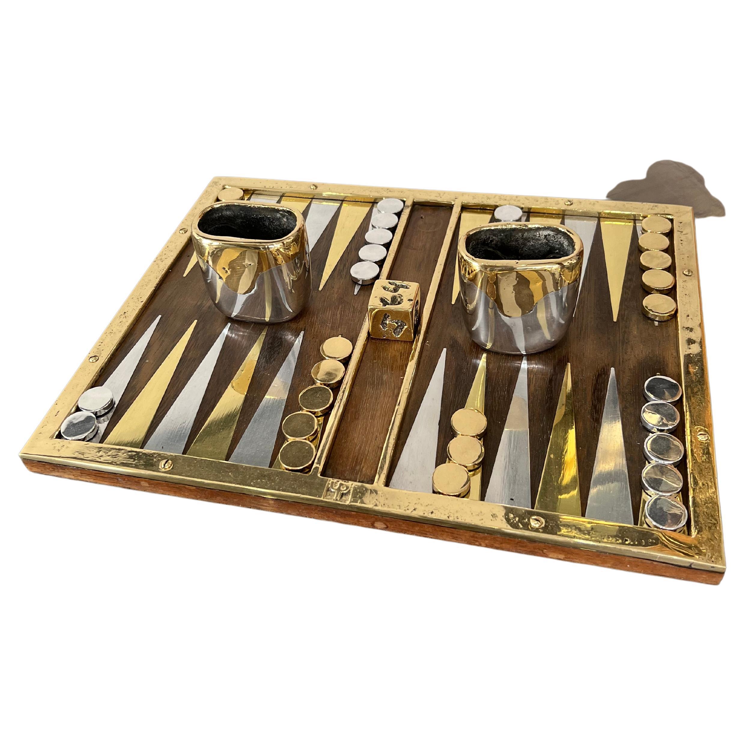This backgammon was created by David Marshall in 1995 it is made of sandcast aluminum, sandcast brass and wood.
It is used but does not show any wearings.