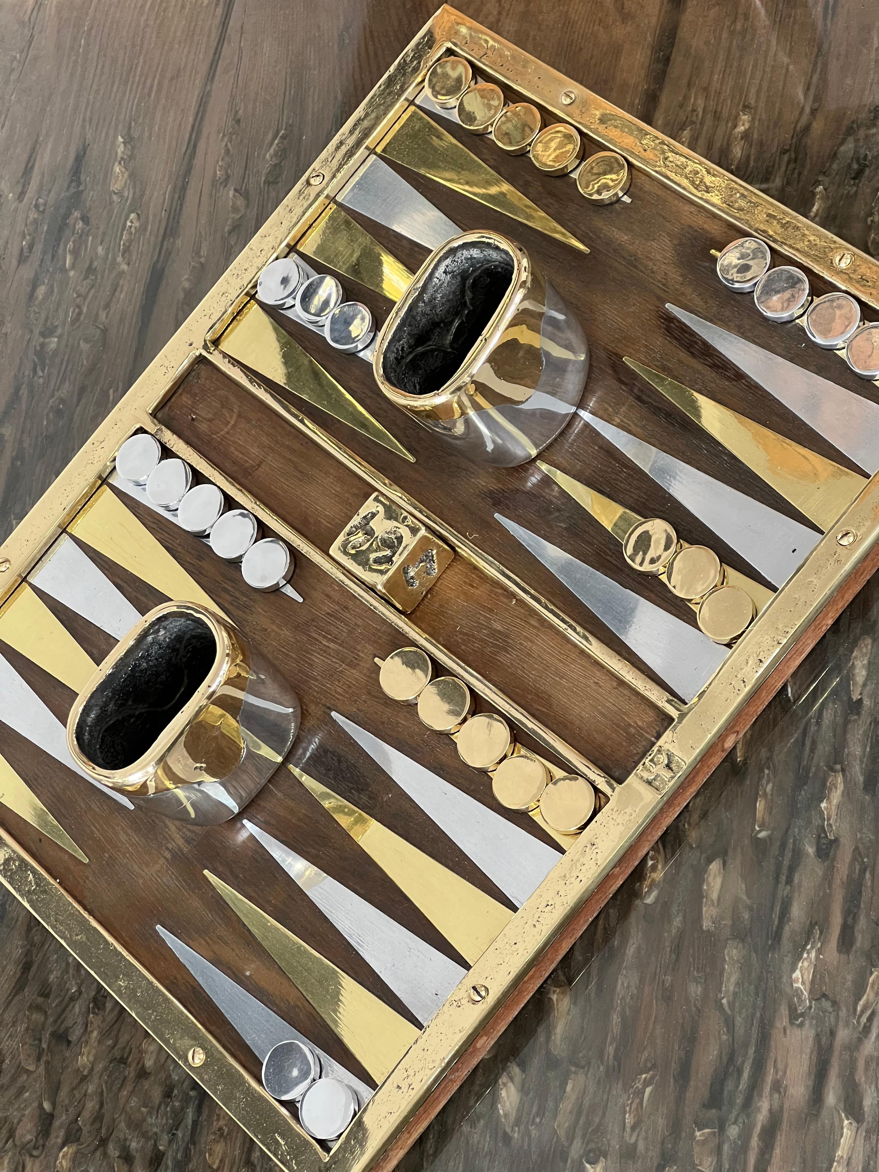 Backgammon, handgefertigt aus sandgegossenem Aluminium und Messing (Brutalismus)